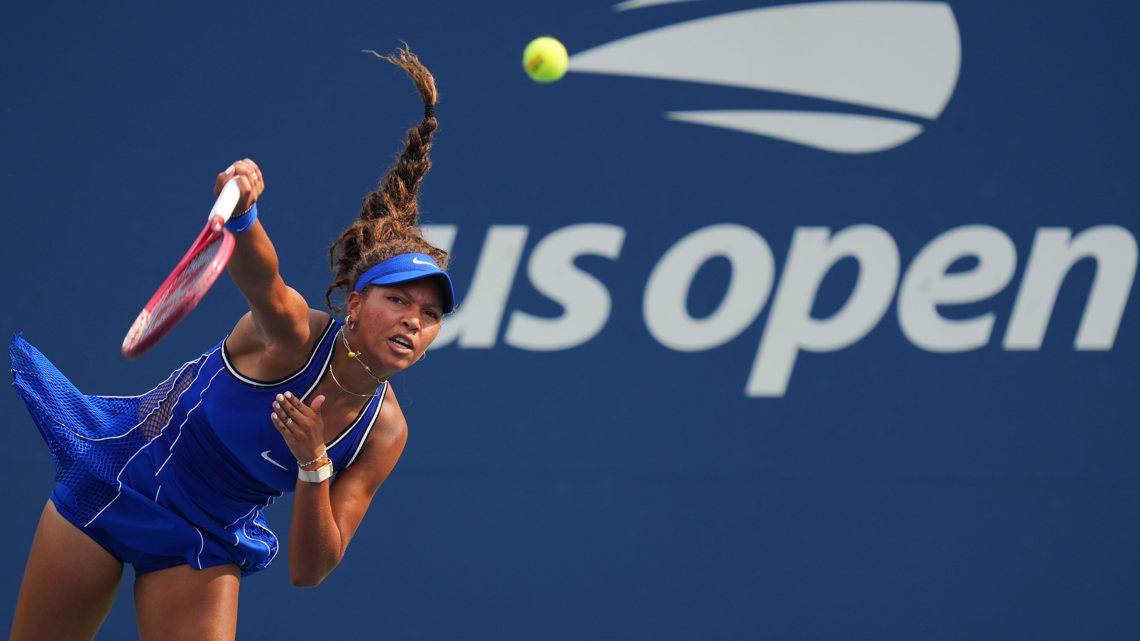 Thea Frodin, of the United States, serves the ball to Elena Rybakina, of Kazakhstan, during the first round of the U.S. Open tennis championships Tuesday, Sept. 1, 2026, in New York. (AP Photo/Kirsty Wigglesworth)