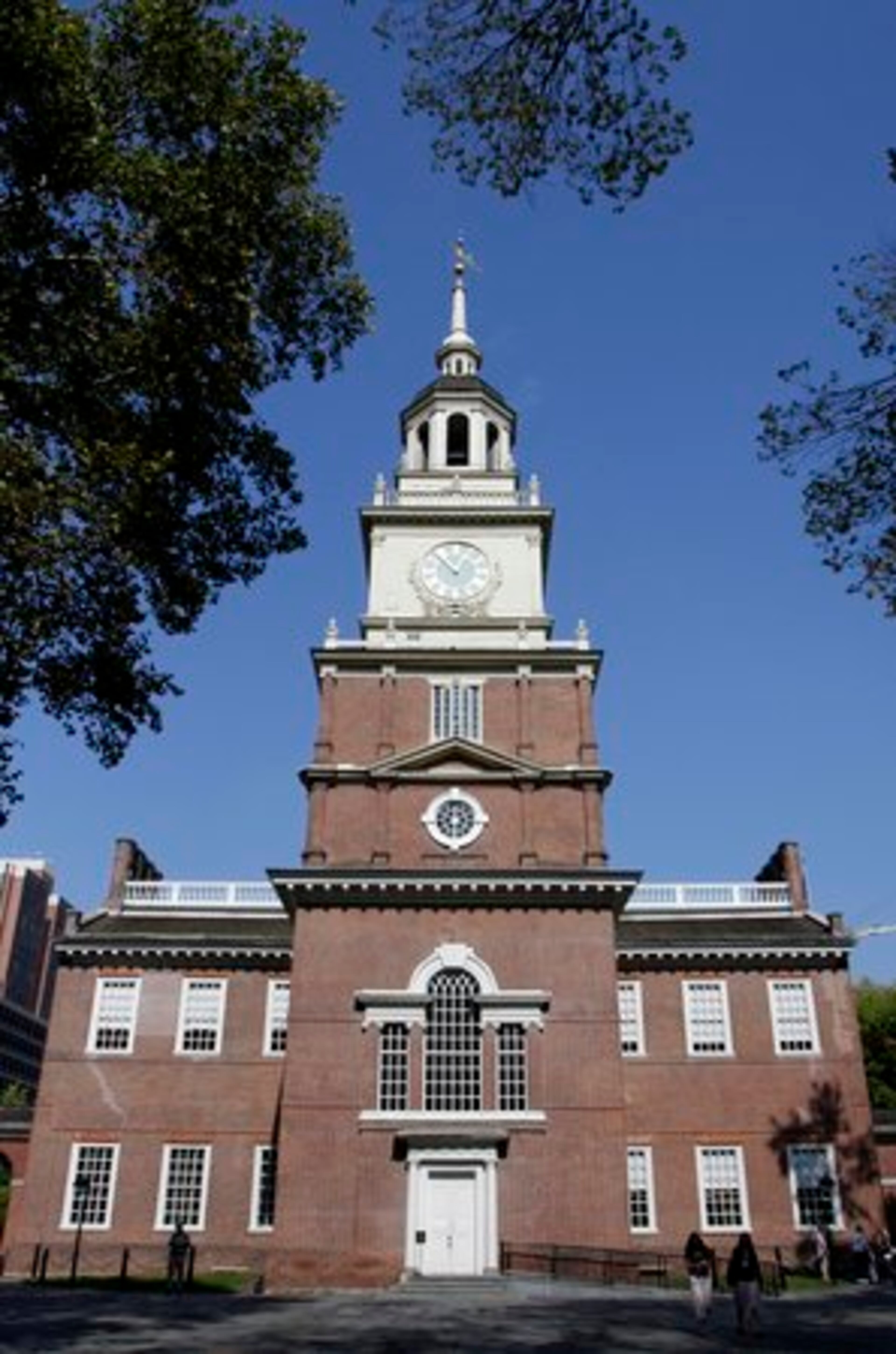 INDEPENDENCE HALL is absolutely free, and full of history. The United States was born here, after all.