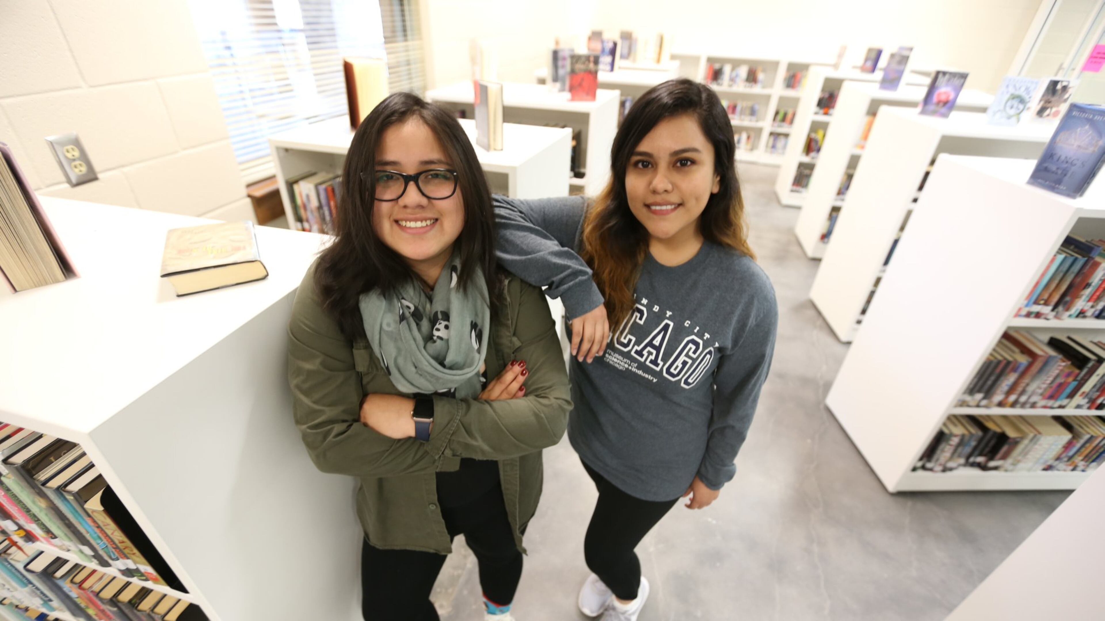 Tenacity, dedication and community service are what opened the door to a prestigious college education for two young dreamers. Miguel Martínez/MundoHispanico