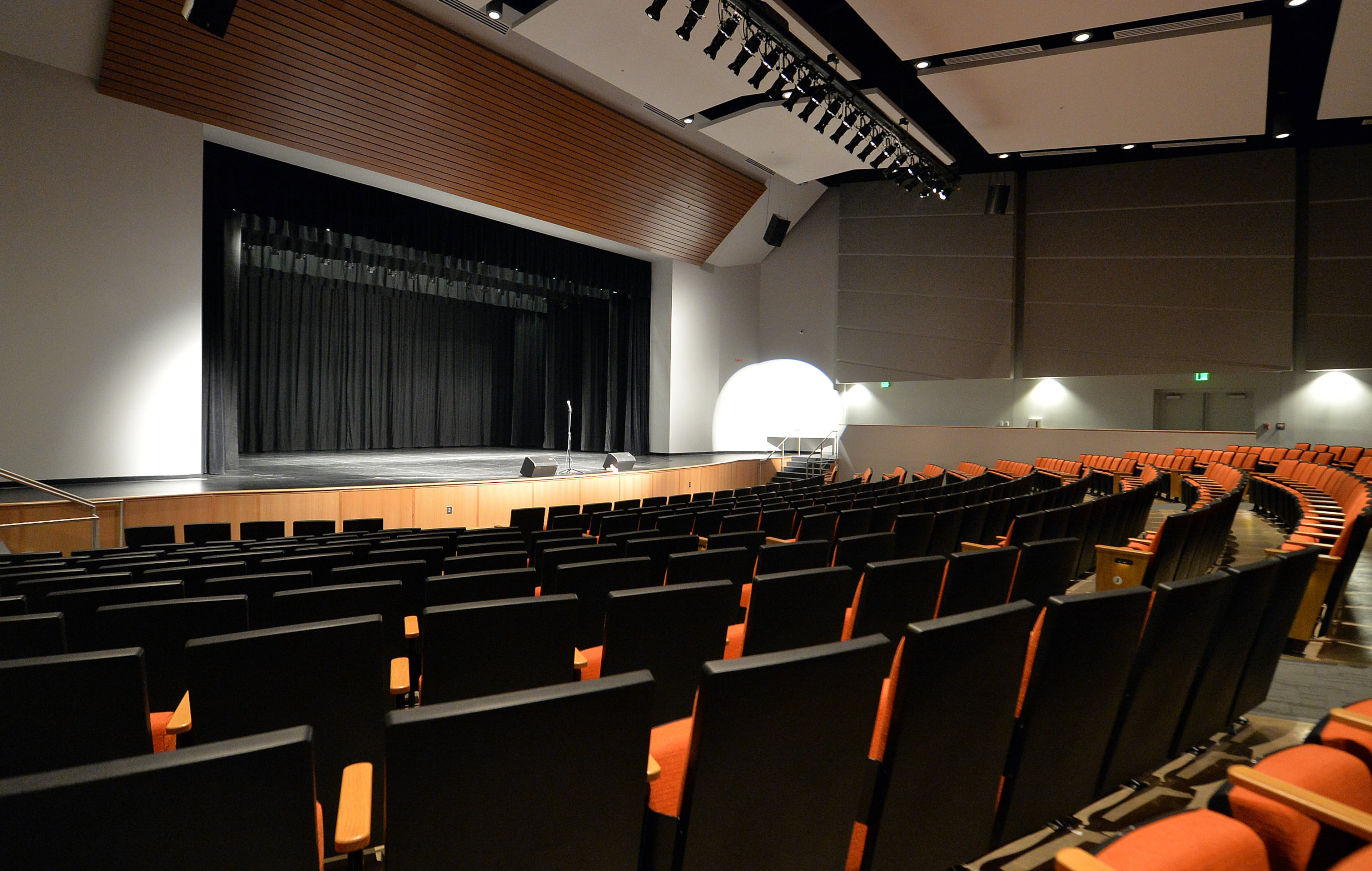 The 500-seat auditorium features light booms that descend from the ceiling, eliminating the need for overhead catwalks.