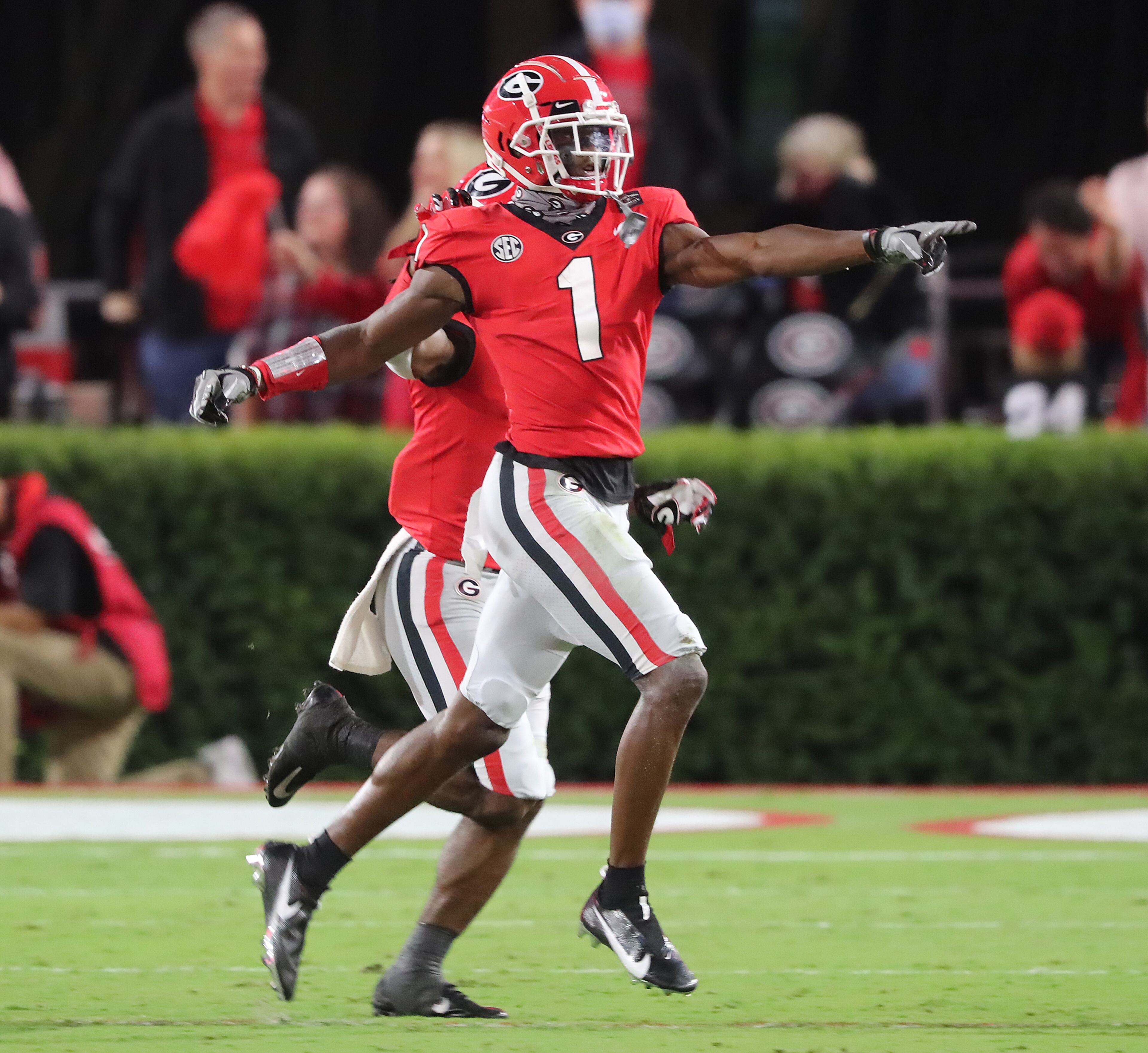 Bulldogs receiver George Pickens celebrates his touchdown catch in the second quarter of Saturday's game against Auburn.