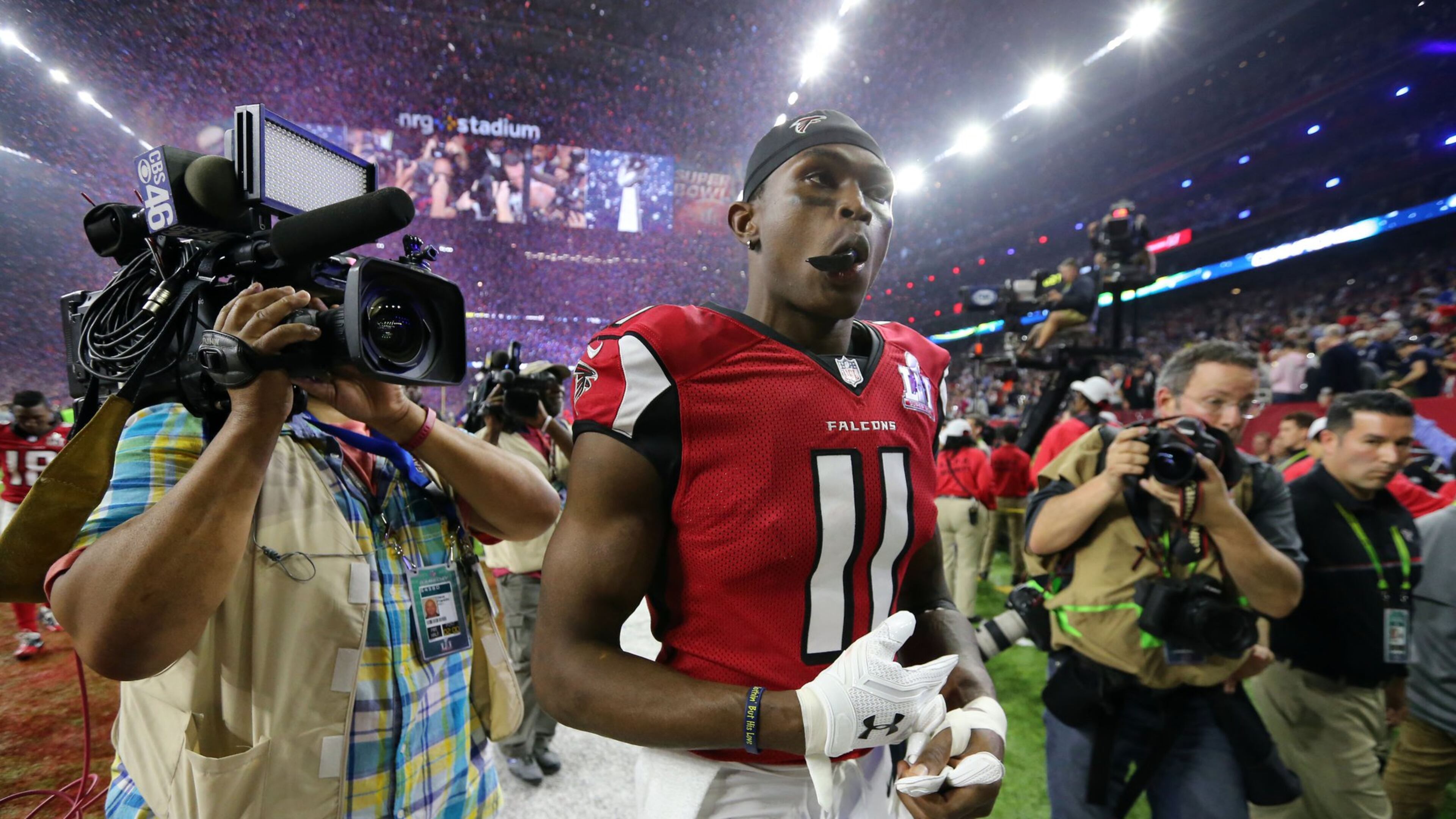 FEBRUARY 5, 2017 HOUSTON TX Atlanta Falcons wide receiver Julio Jones (11) leaves the field at the end of the game as the Atlanta Falcons meet the New England Patriots in Super Bowl LI at NRG Stadium in Houston, TX, Sunday, February 5, 2017. The Patriots beat the Falcons in OT 34-28. Curtis Compton/AJC