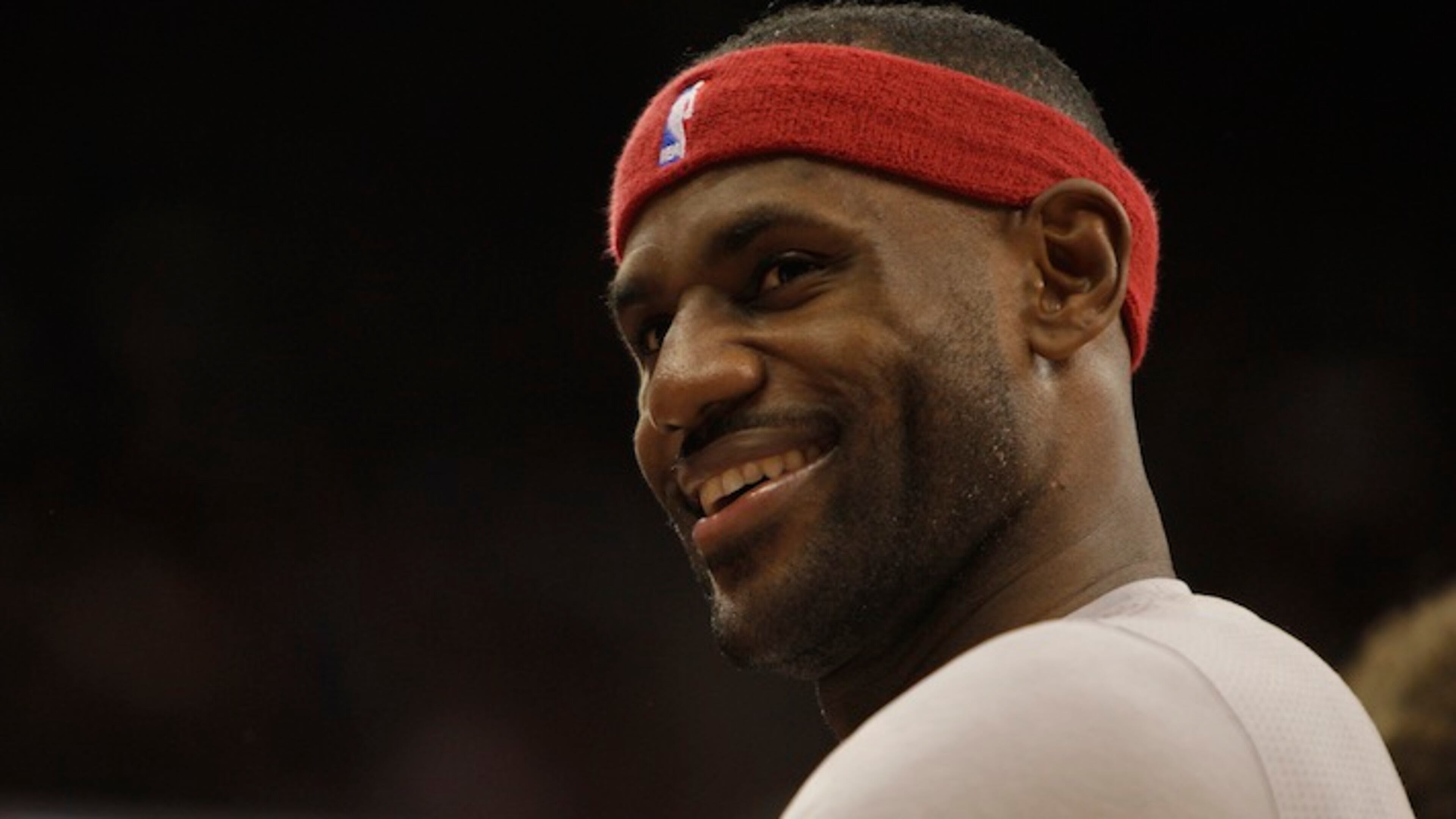 Cleveland Cavaliers' LeBron James plays against the Memphis Grizzlies during an NBA basketball game Monday, Oct. 12, 2015, in Columbus, Ohio. (AP Photo/Jay LaPrete)
