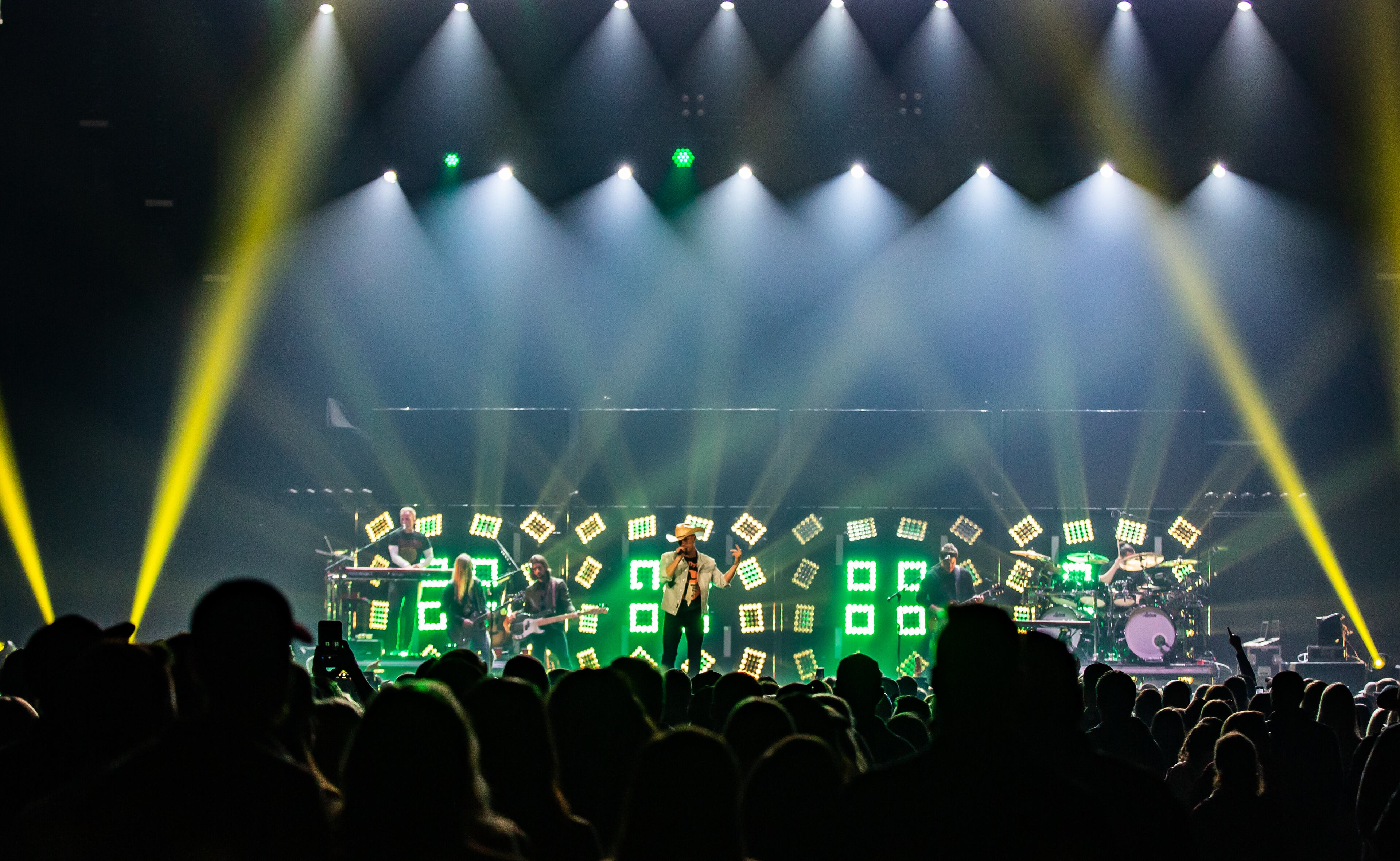 Dustin Lynch performs at Infinite Energy Arena on Nov. 29, 2018.