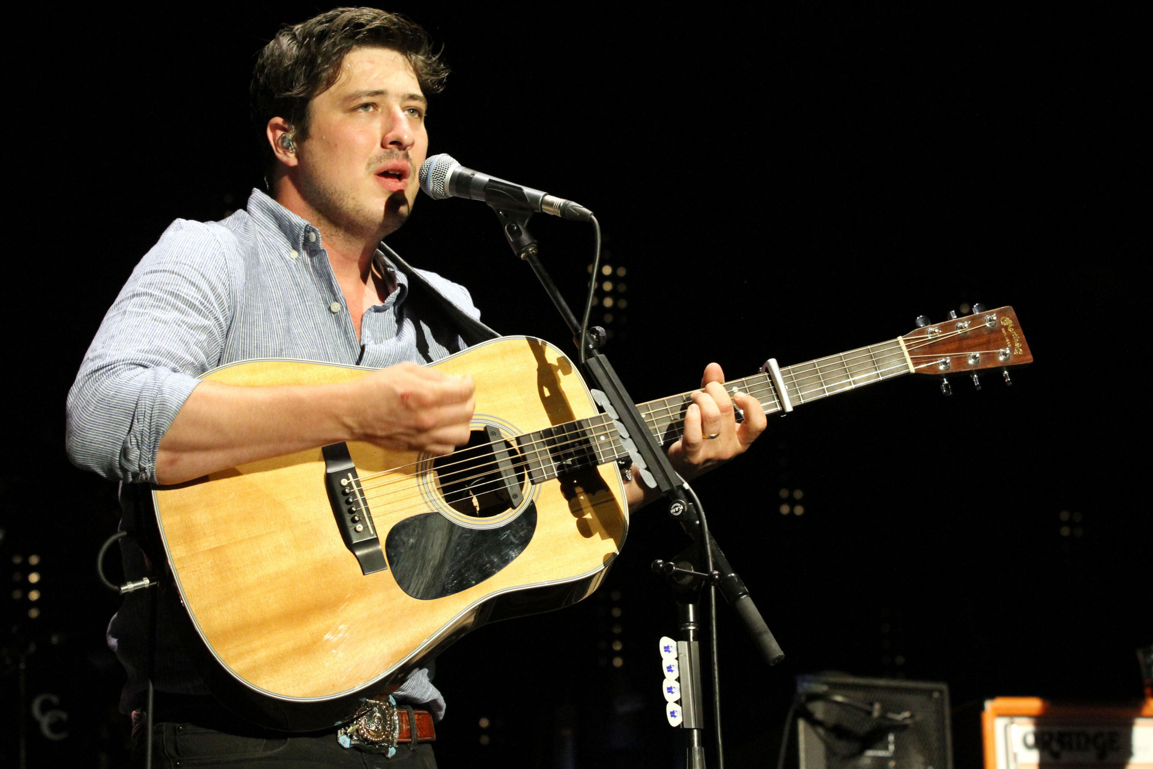British folk-rock band Mumford & Sons packed sold-out Centennial Olympic Park on Tuesday night, with more than 22,000 fans in attendance.