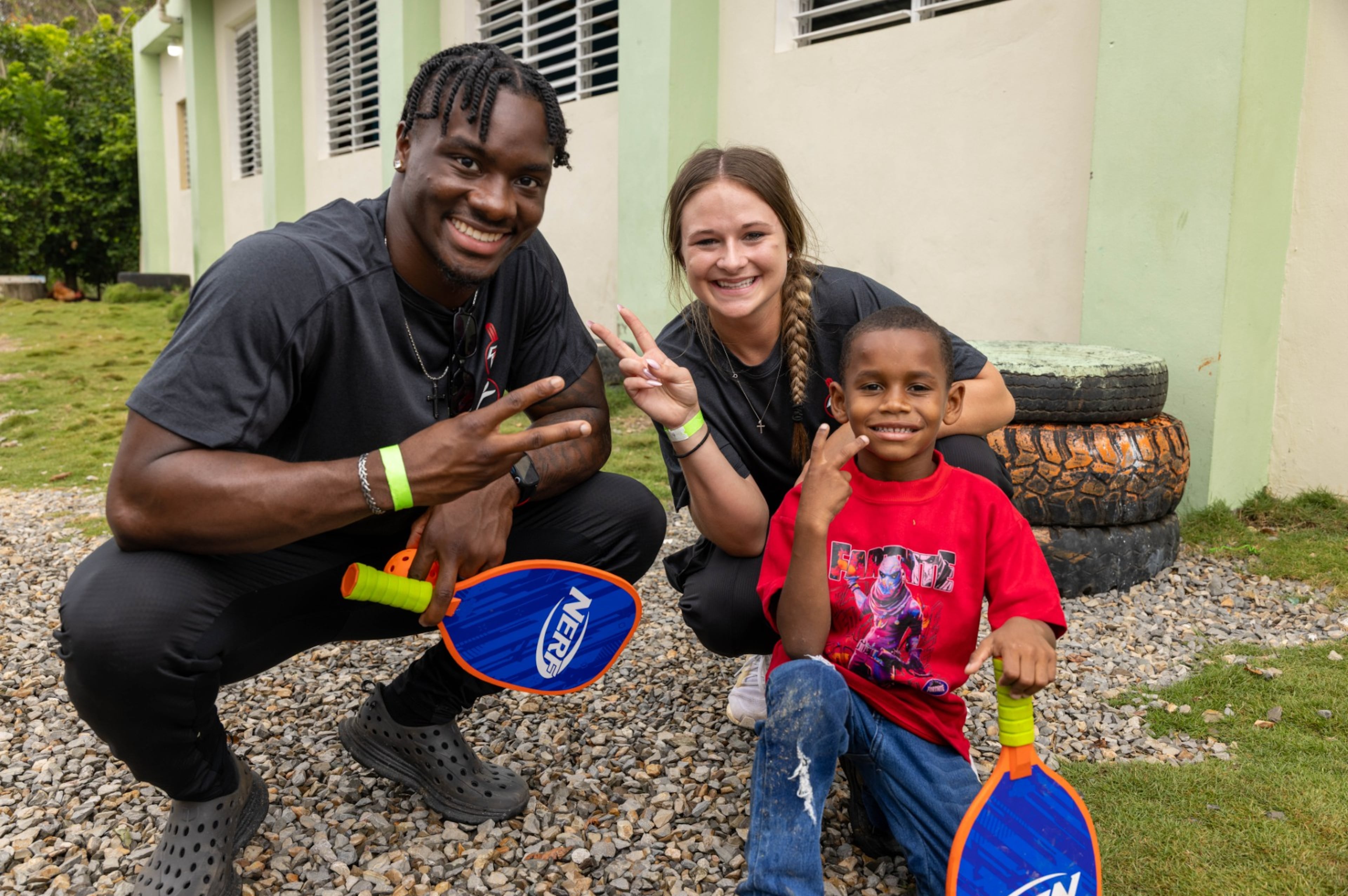 Falcons RB Nathan Carter visits Dominican Republic