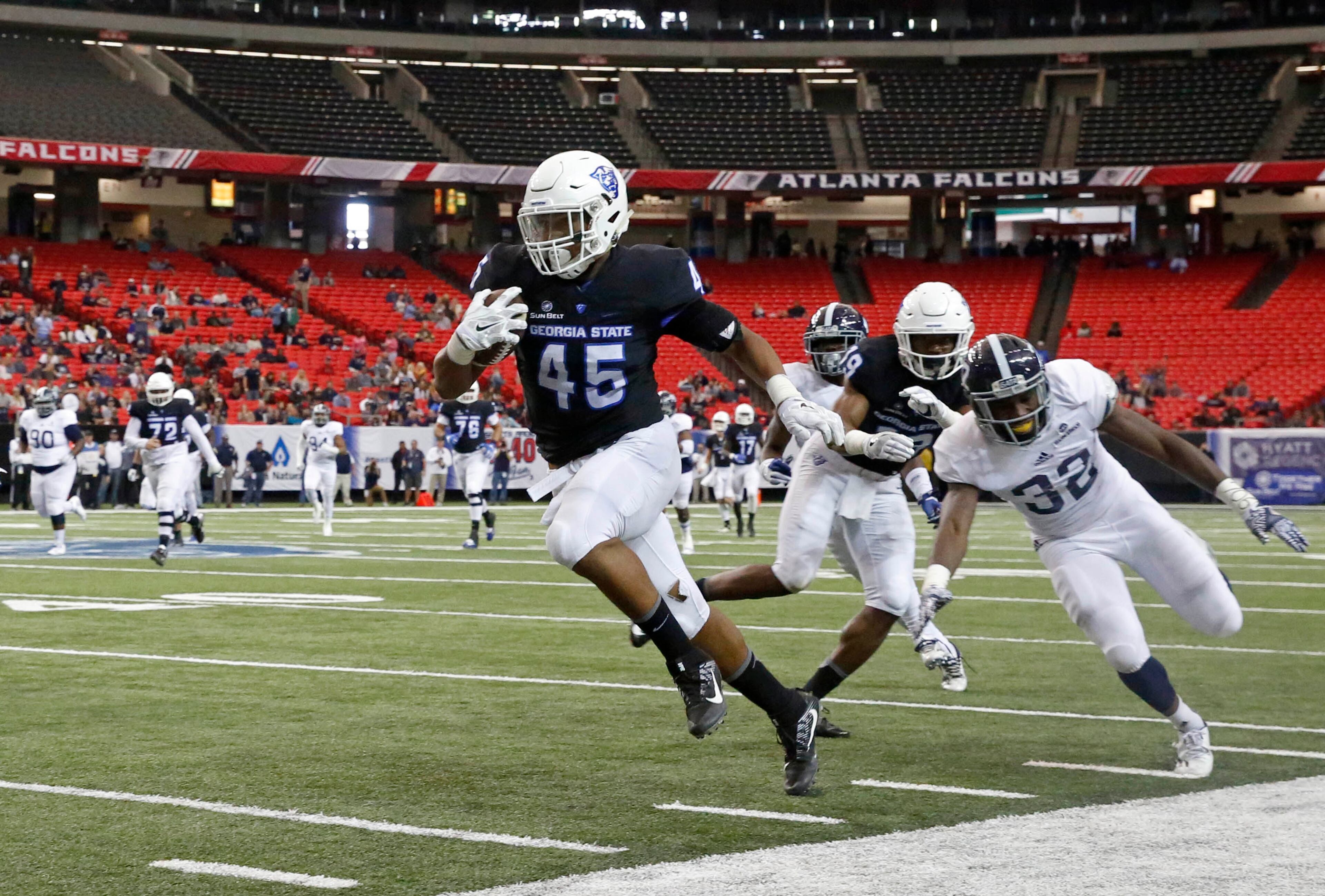 November 19, 2016 - Atlanta, Ga: Georgia State Panthers tight end Keith Rucker (45) runs down the sideline after a catch in the first half of their game against Georgia Southern Eagles at the Georgia Dome Saturday November 19, 2016, in Atlanta, Ga. Georgia State won 30-24. PHOTO / JASON GETZ