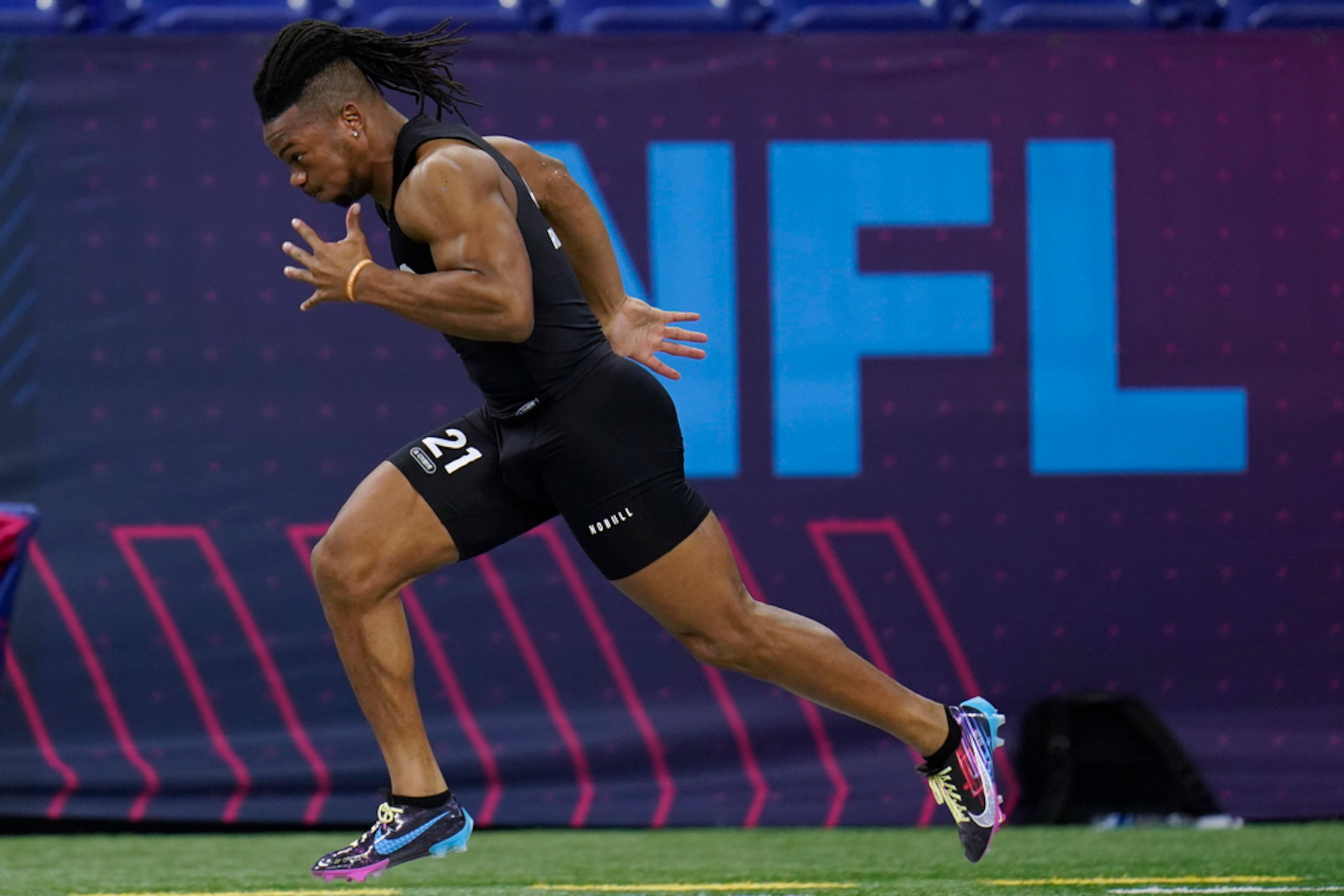 Texas running back Bijan Robinson runs the 40-yard dash at the NFL football scouting combine in Indianapolis, Sunday, March 5, 2023. (AP Photo/Erin Hooley, File)