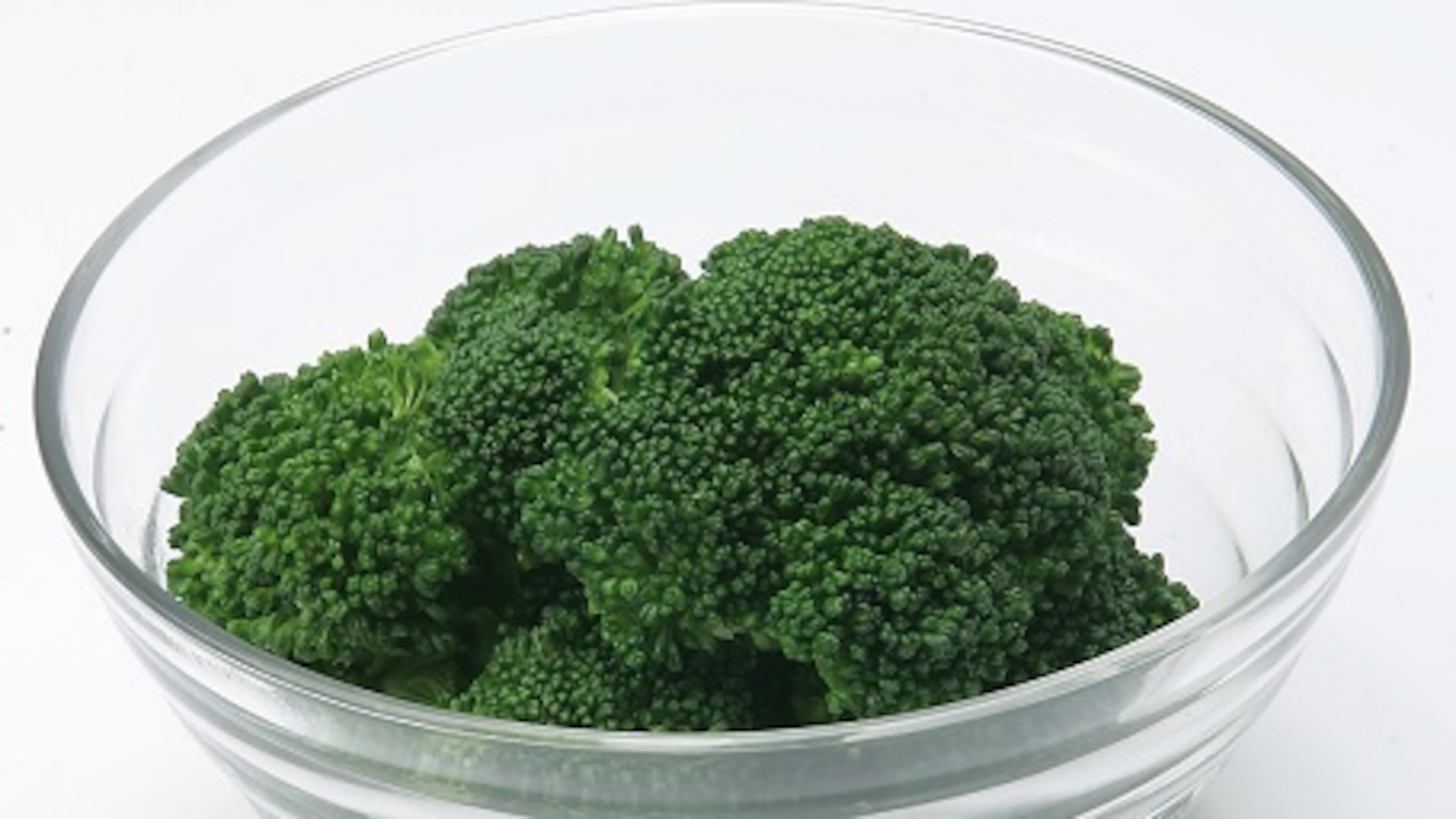 KRT FOOD STORY SLUGGED: NTR-DAIRYGUIDELINES KRT PHOTOGRAPH BY RICH SUGG/KANSAS CITY STAR (August 29) Broccoli is a good source of calcium, however the large number of servings required to equal the same calcium in a glass of milk can be daunting. (lde) 2005