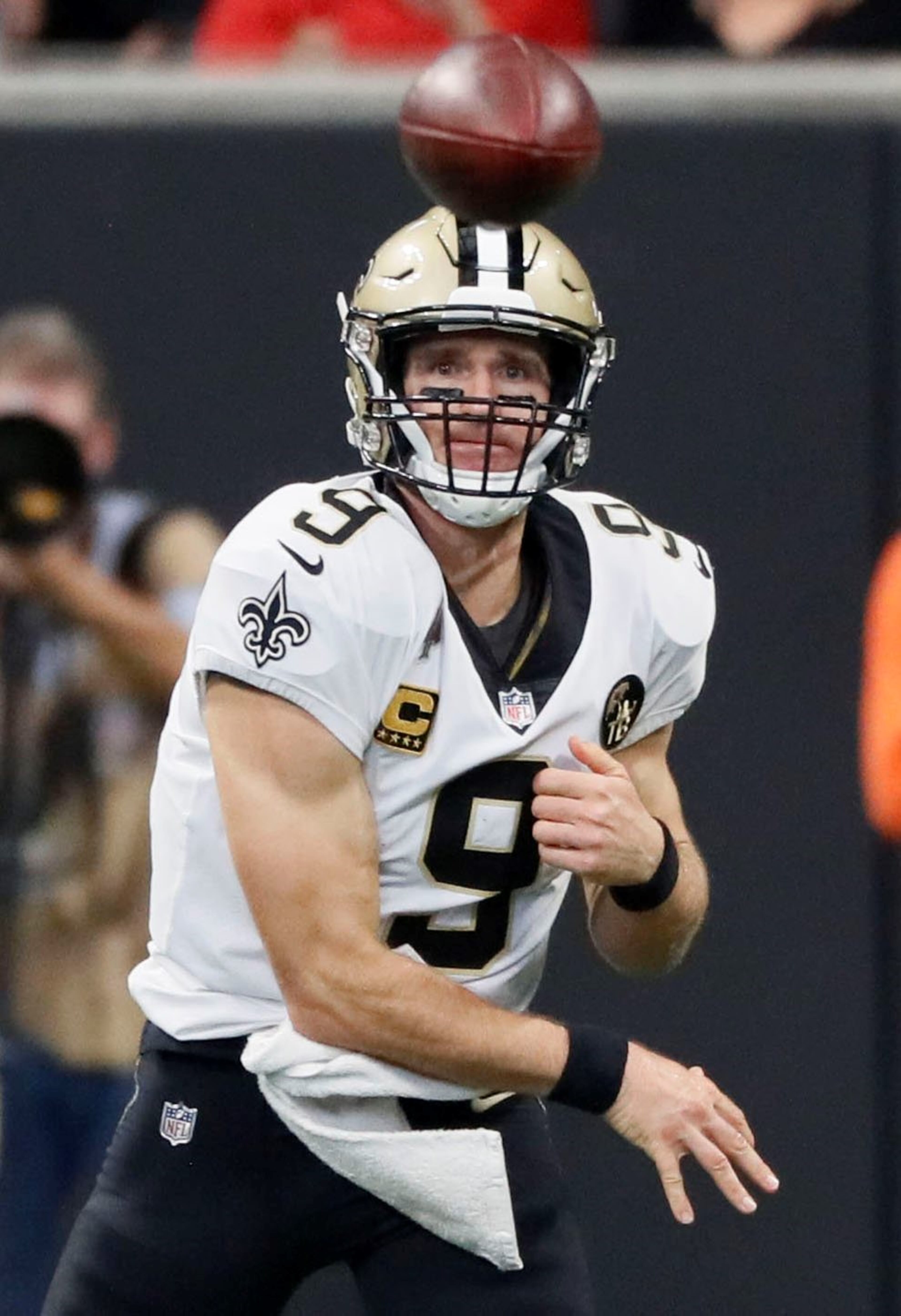 9/23/18 - Atlanta - New Orleans Saints quarterback Drew Brees (9) gets a pass off under pressure in the 2nd half. Atlanta Falcons defensive end Brooks Reed (50) can't get to New Orleans Saints quarterback Drew Brees (9) in the second half. The Atlanta Falcons played the New Orleans Saints in an NFL football game Sunday, Sept 23, 2018, at Mercedes-Benz Stadium in Atlanta, GA. BOB ANDRES /BANDRES@AJC.COM