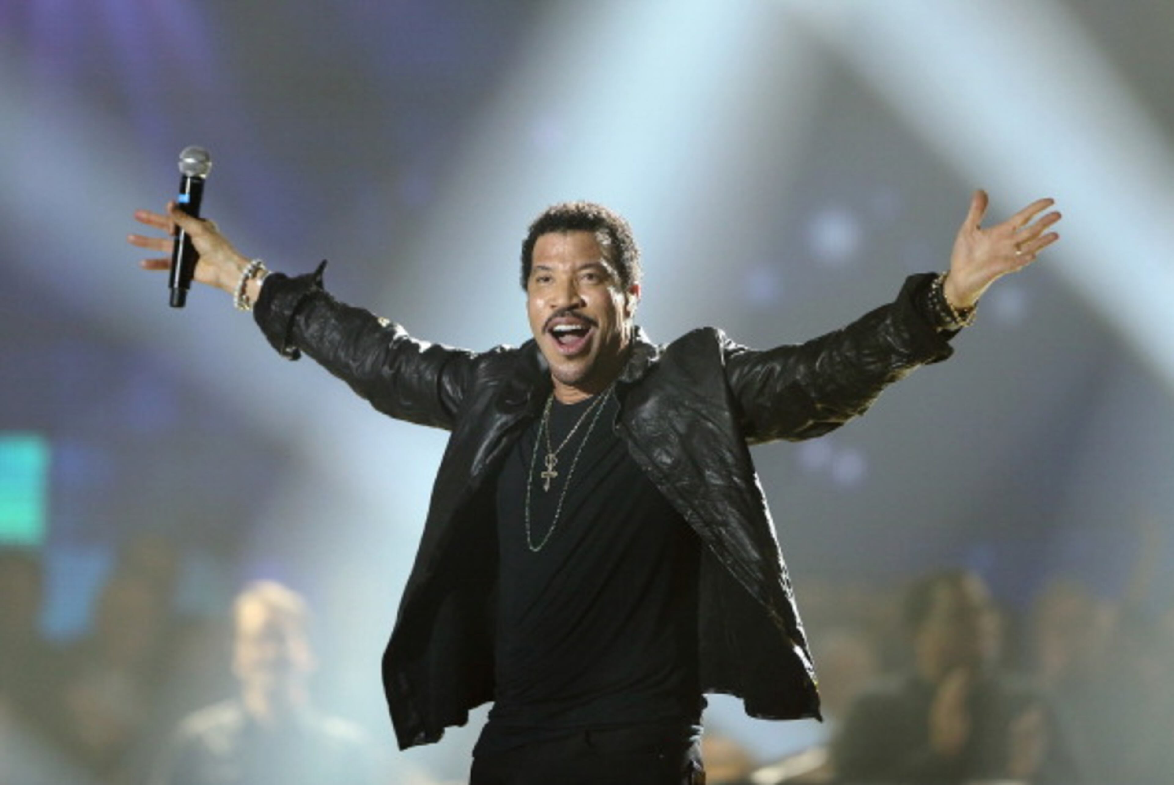 OFFENBURG, GERMANY - DECEMBER 07: Lionel Richie performs on stage during the Andrea Berg 'Die 20 Jahre Show' at Baden Arena on December 7, 2012 in Offenburg, Germany. (Photo by Andreas Rentz/Getty Images)