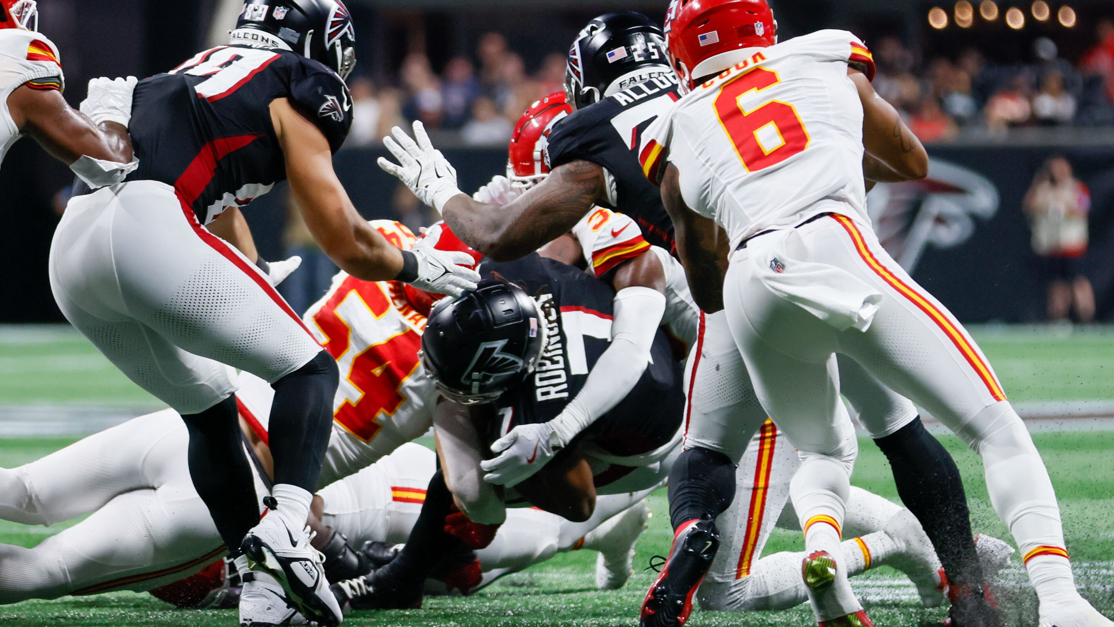 Atlanta Falcons running back Bijan Robinson (7) gets down in the fourth down by Kansas City. They got the ball back with one minute left in the game on Sunday, Sept. 22, 2024, at Mercedes-Benz Stadium in Atlanta. Kansas City Chiefs won 22-17.
(Miguel Martinez/ AJC)