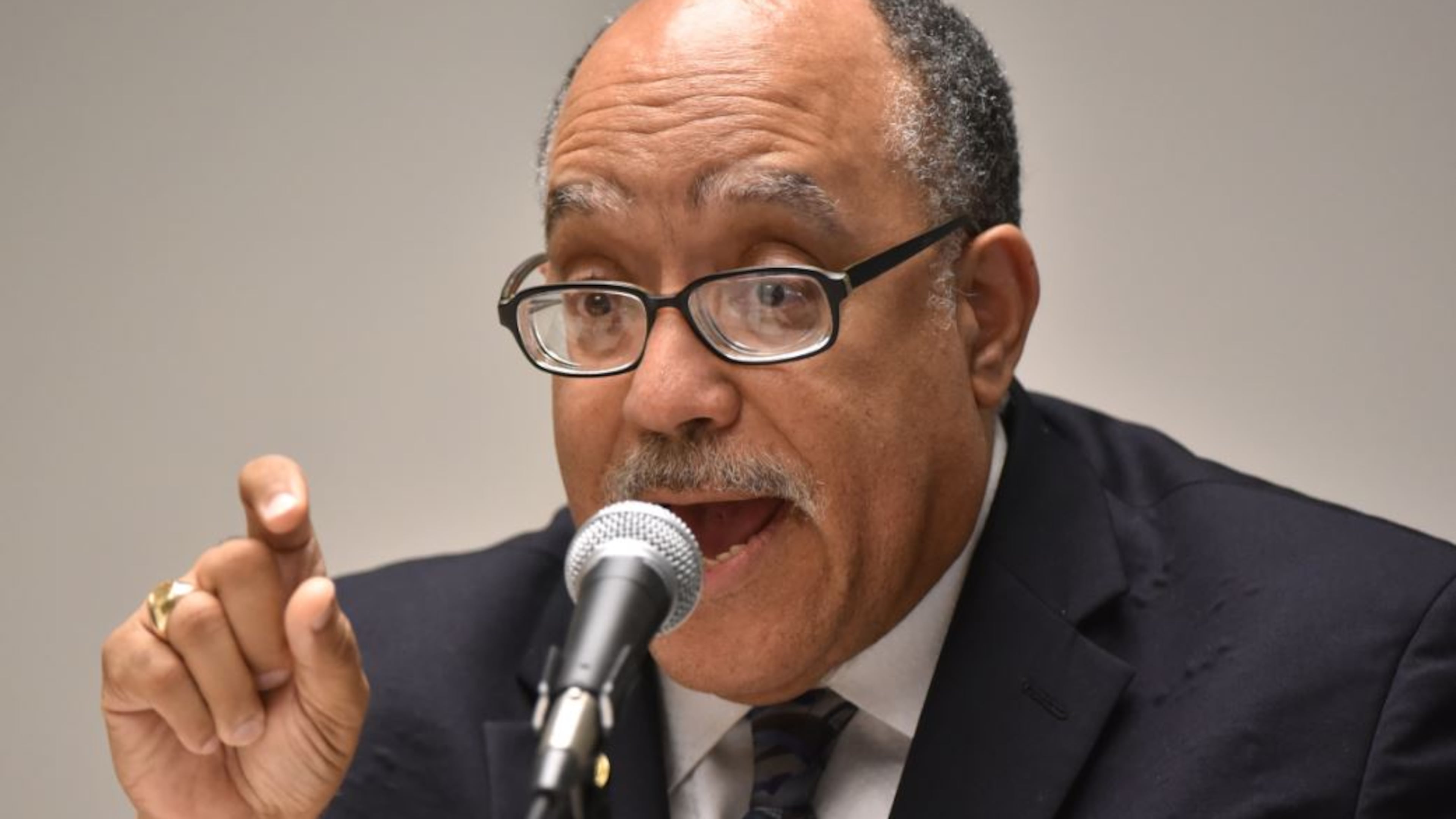 Sen. Vincent Fort is stepping down after 21 years.