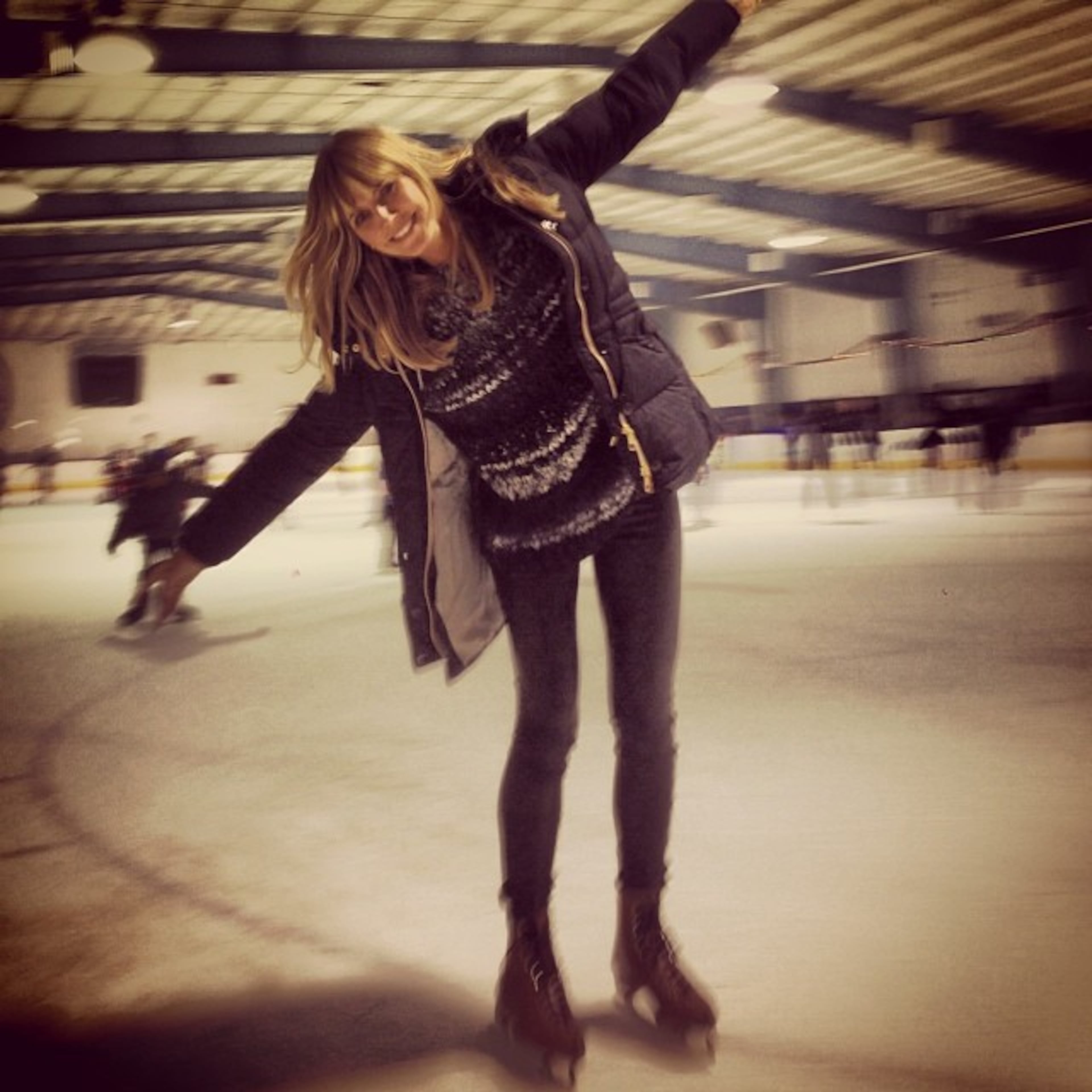 Not sure who had more fun ice skating...... the kids or me !!!! -- @heidiklum