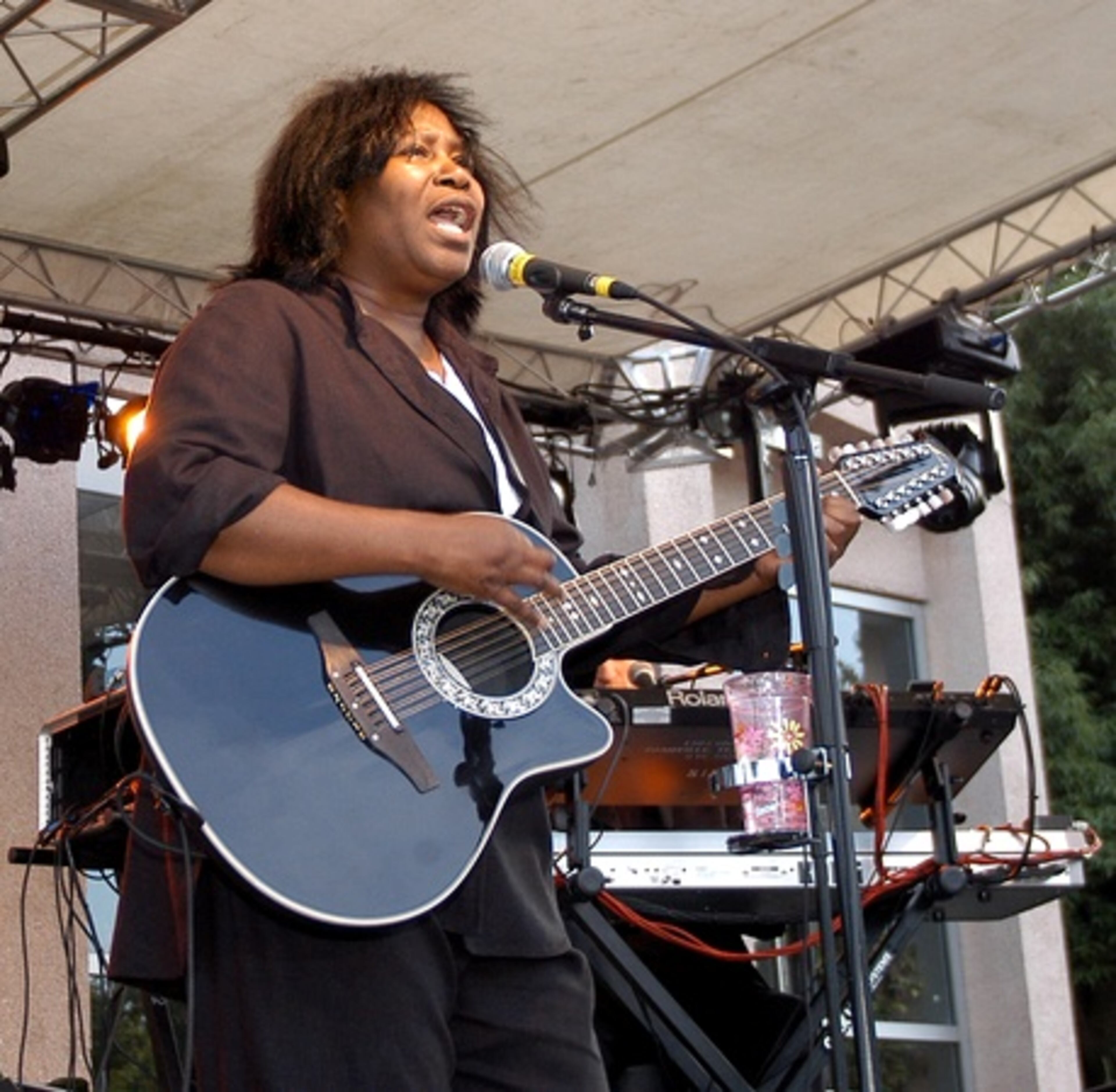 ... Joan Armatrading ...