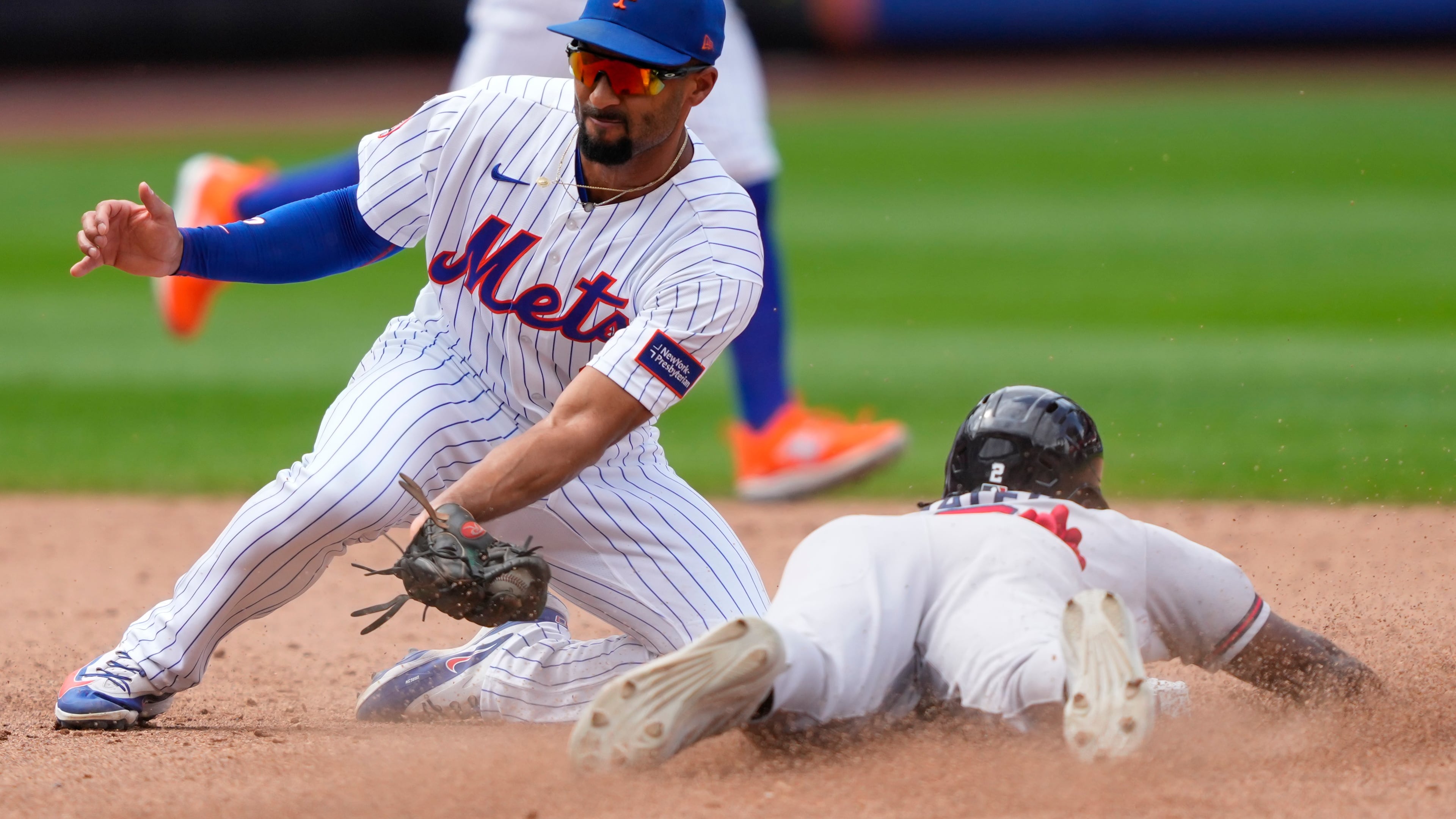 New York Mets second baseman Marcus Semien can't bring in the throw as Atlanta Braves' Jorge Mateo successfully steals second base during the ninth inning in the first baseball game of a doubleheader against the New York Mets, Wednesday, July 29, 2026, in New York. (AP Photo/Yuki Iwamura)