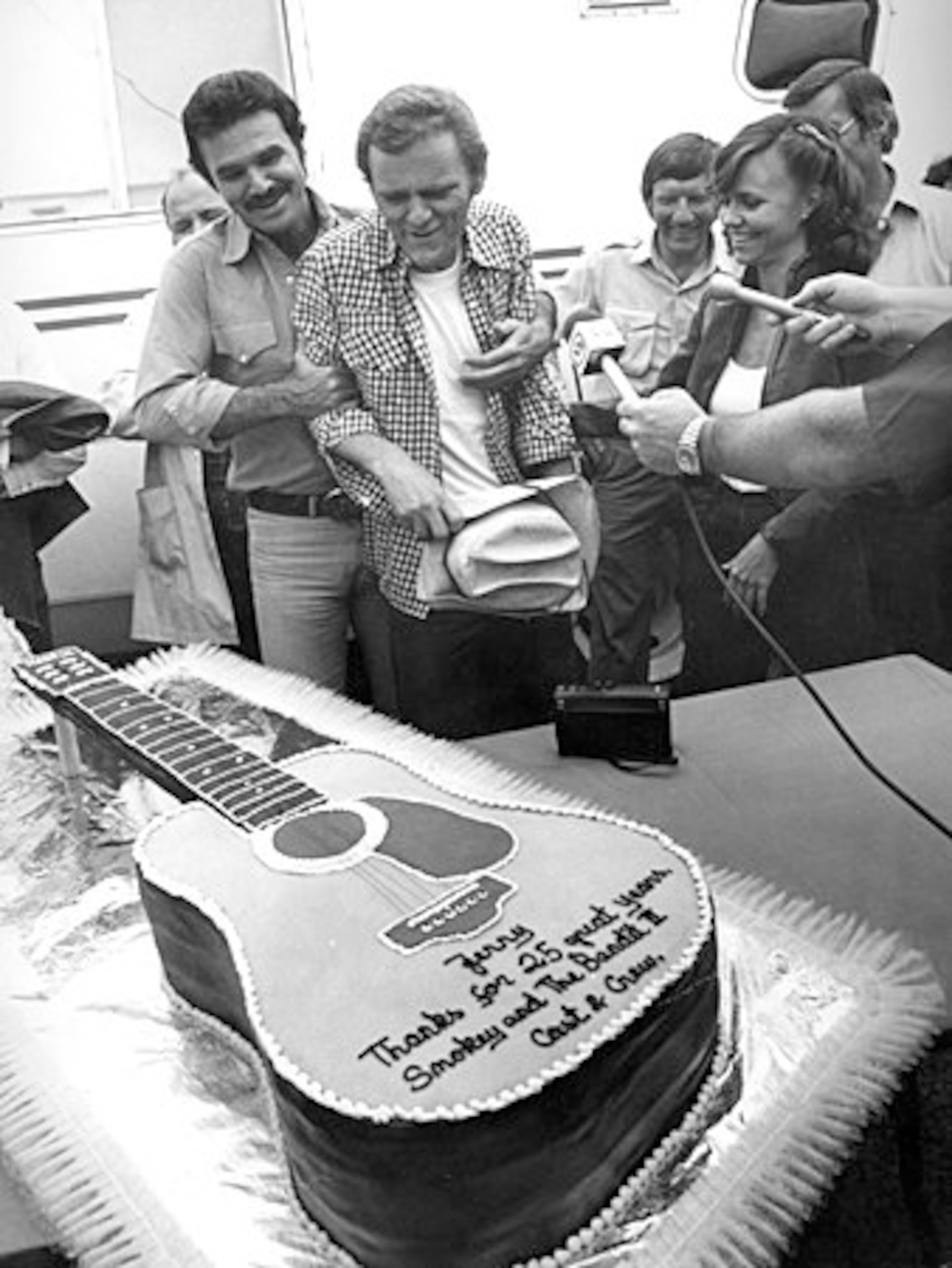 In 1980, Burt Reynolds gave Reed a surprise cake to commemorate Reed's 25 years in show business.