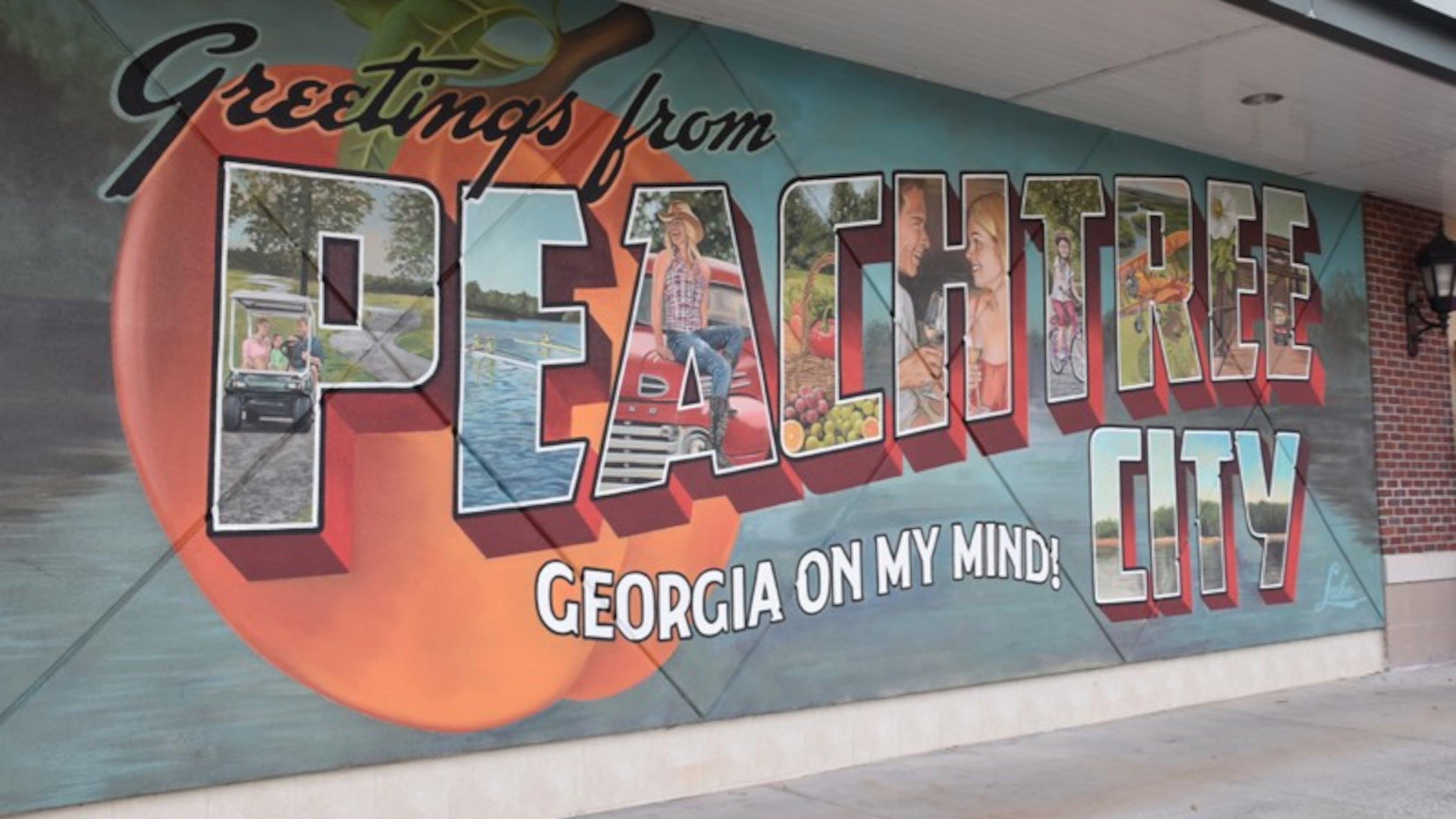 Peachtree City mural: PHOTO: Jill Howard Church for the AJC