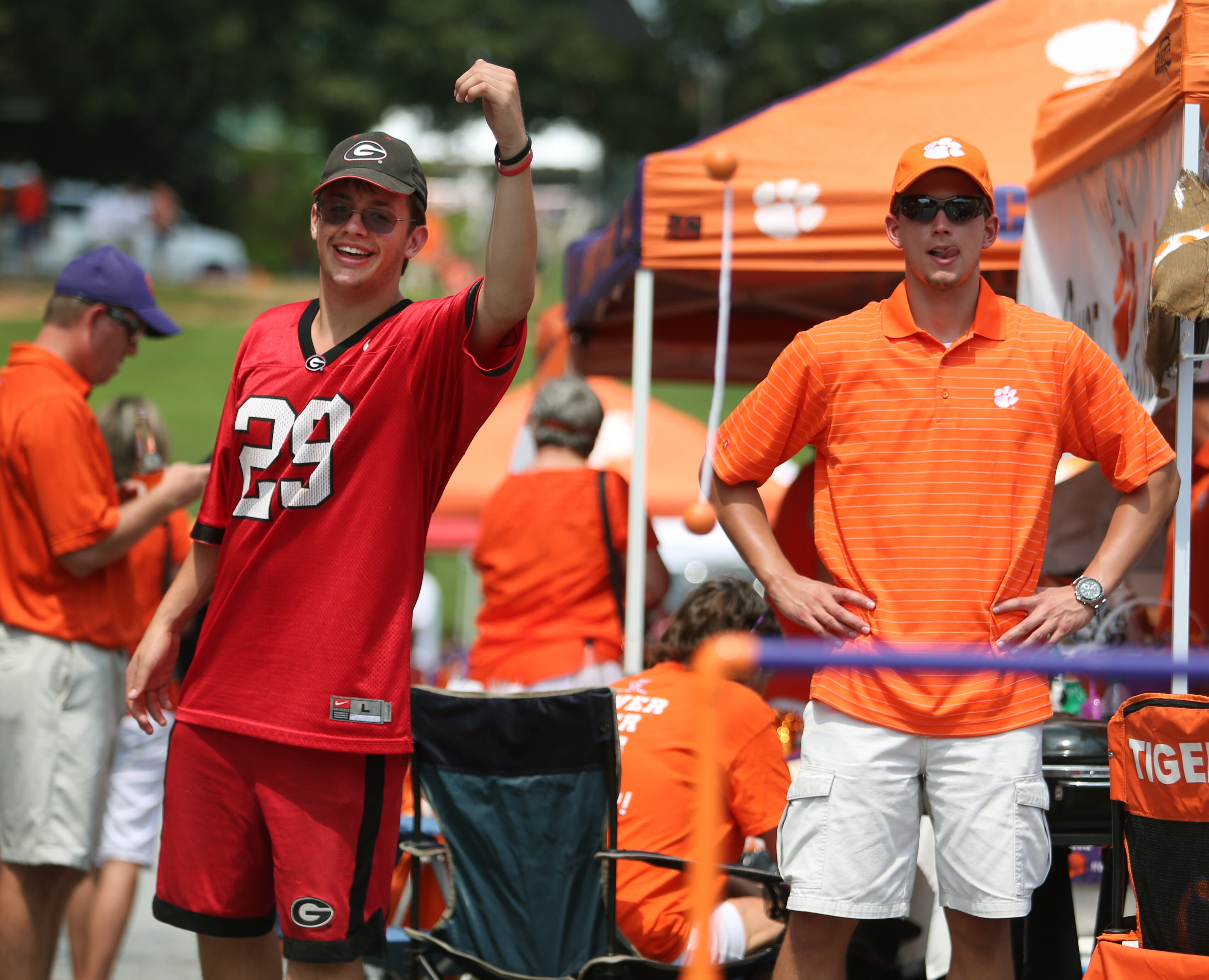 Georgia fan Jake DeWeil, of Atlanta, left, plays ladder golf with Clemson fan Andrew Johnston, of Cumming, in a tailgate area before the game. JASON GETZ / JGETZ@AJC.COM