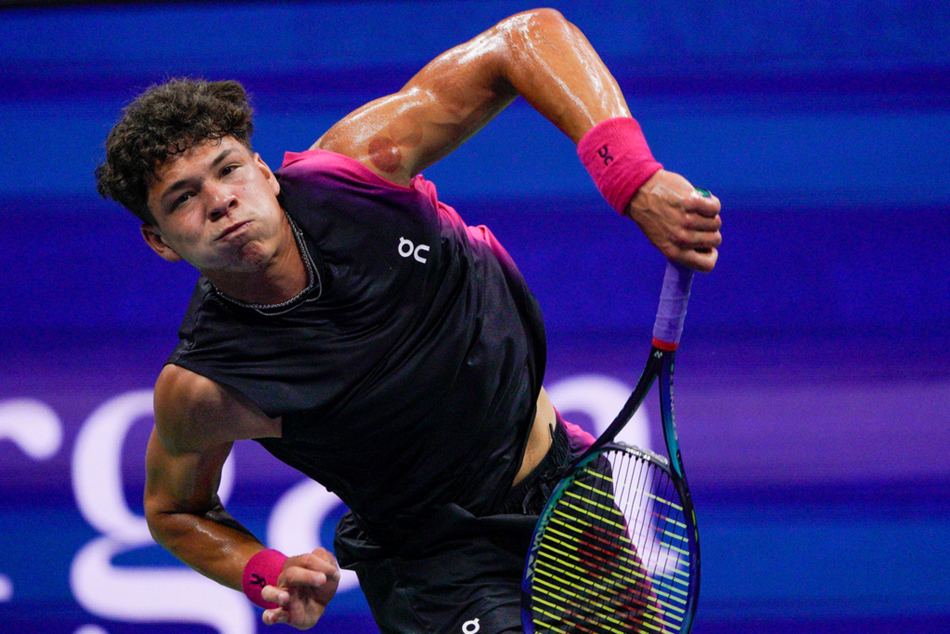Ben Shelton, of the United States, serves to Frances Tiafoe, of the United States, during the quarterfinals of the U.S. Open tennis championships, Tuesday, Sept. 5, 2023, in New York. (AP Photo/Eduardo Munoz Alvarez)