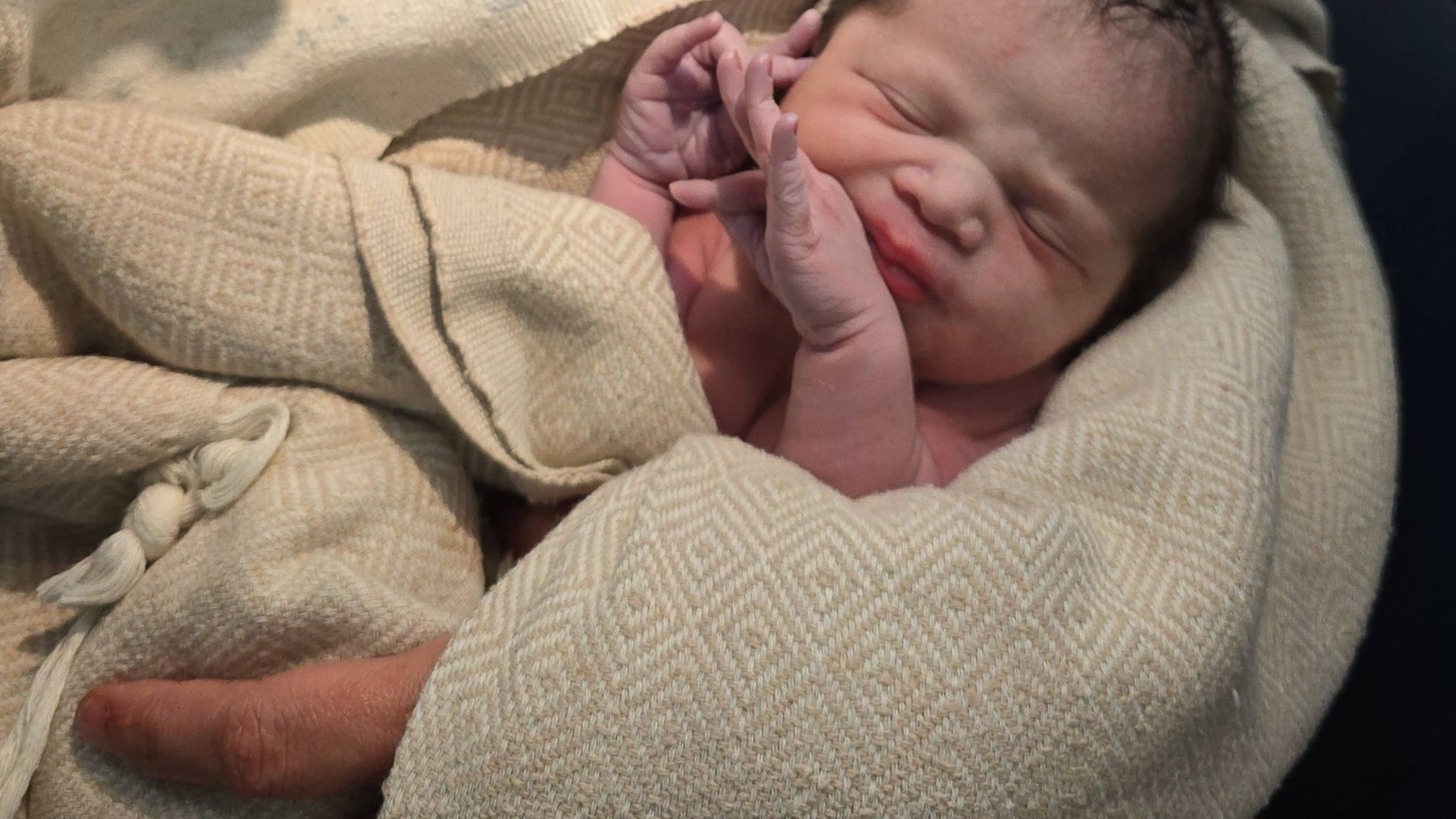 In this photo provided by Tina Fritz, Ashley Blair holds her daughter Brielle, who was born April 24, 2026, on a Delta Air Lines flight just as it was landing in Portland, Ore. (Tina Fritz via AP)