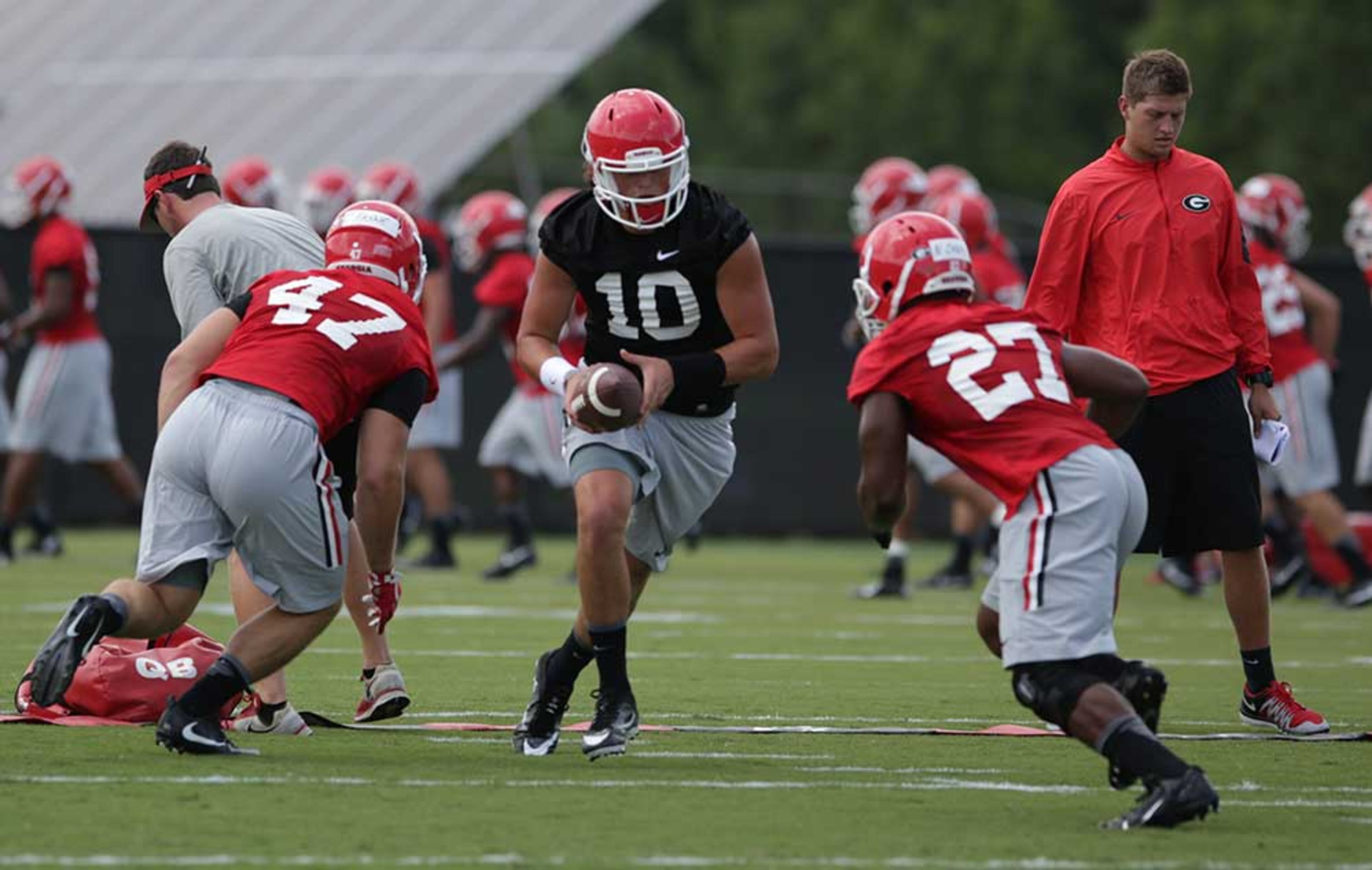 QB Jacob Eason prepares to hand off to Nick Chubb.