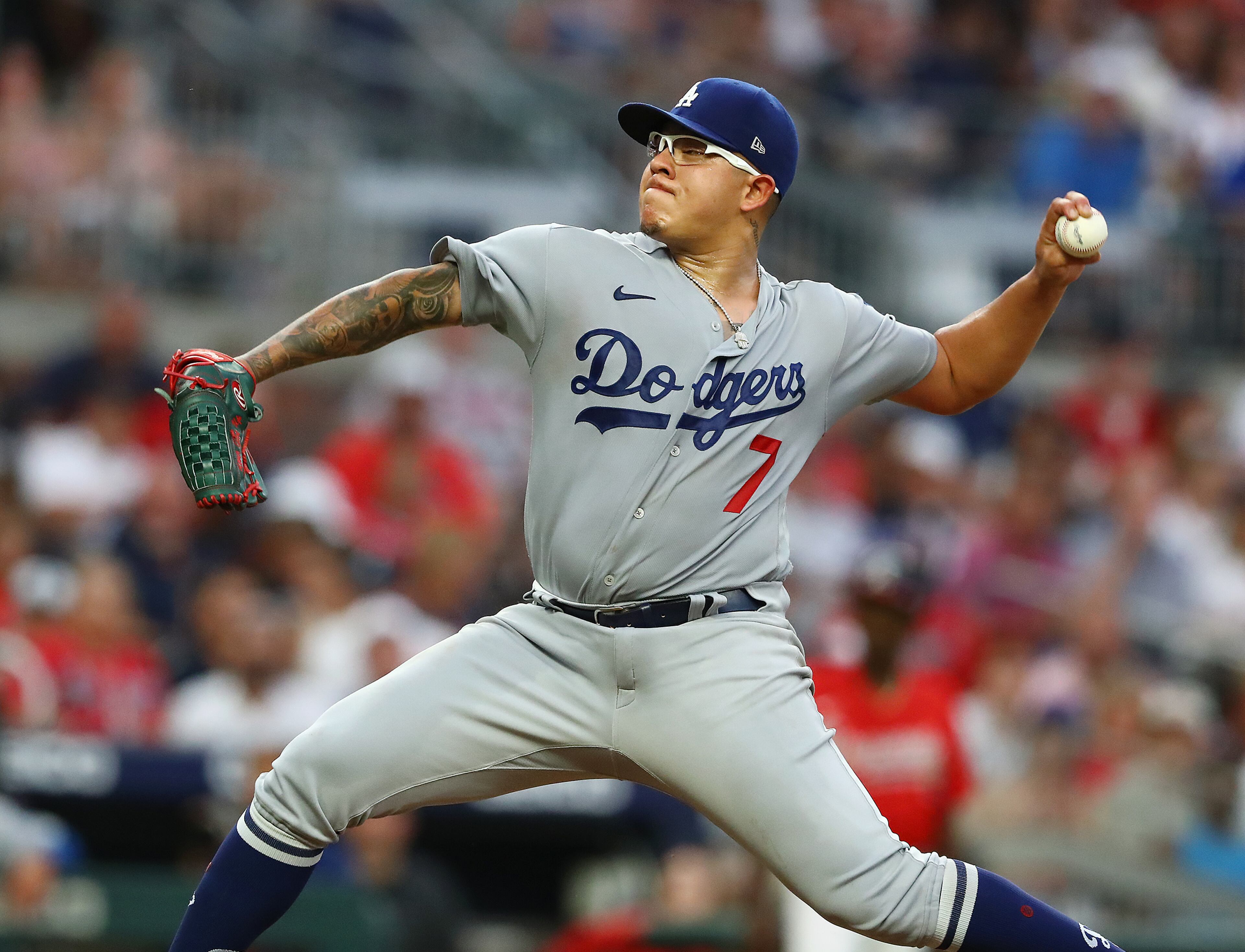 062422 Atlanta: Los Angles Dodgers starting pitcher Julio Urias delivers against the Atlanta Braves during the fifth inning in a MLB baseball game on Friday, June 24, 2022, in Atlanta. “Curtis Compton / Curtis.Compton@ajc.com”