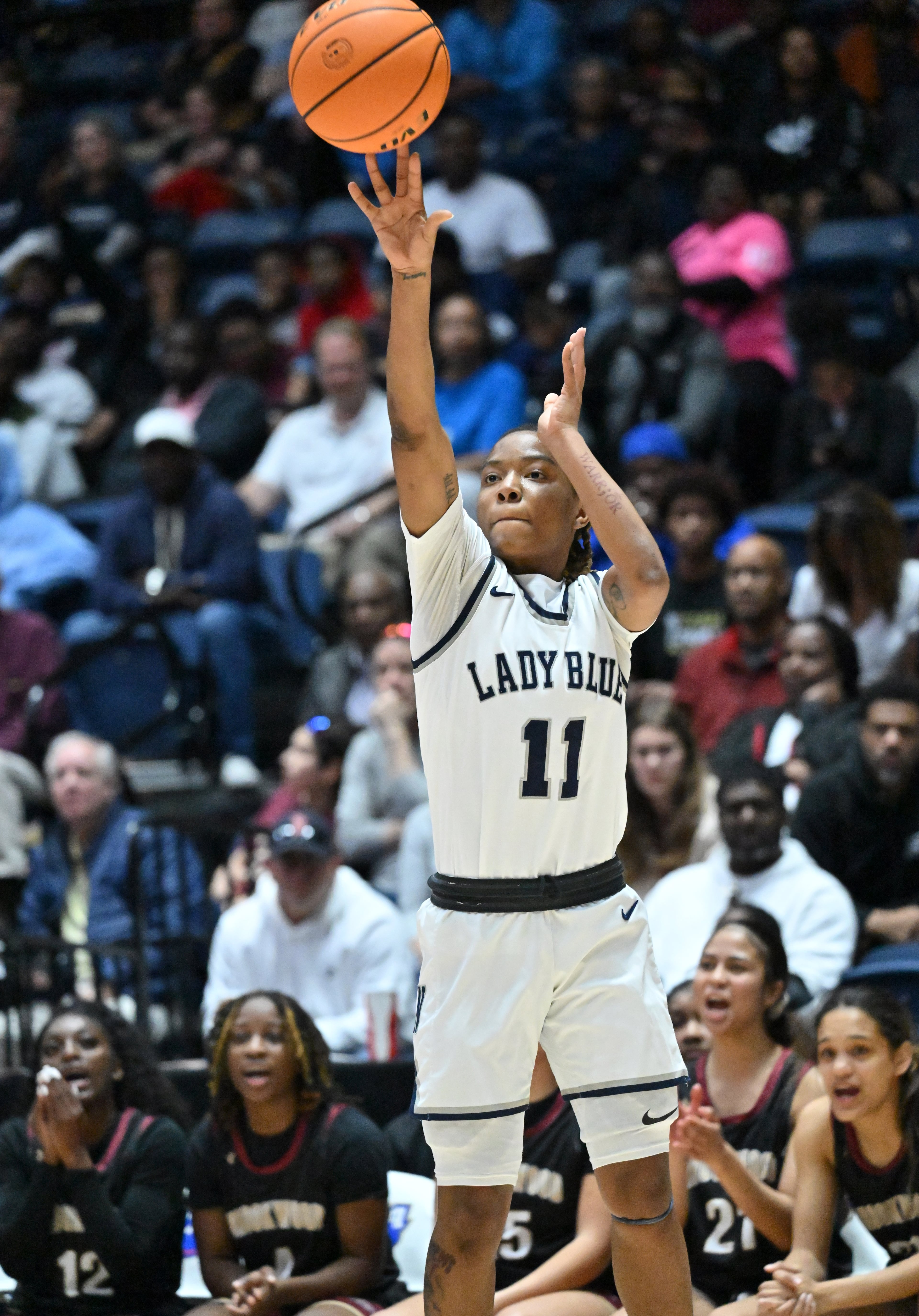Norcross's Veronaye Charlton (11) gets off a shot. (Hyosub Shin / Hyosub.Shin@ajc.com)