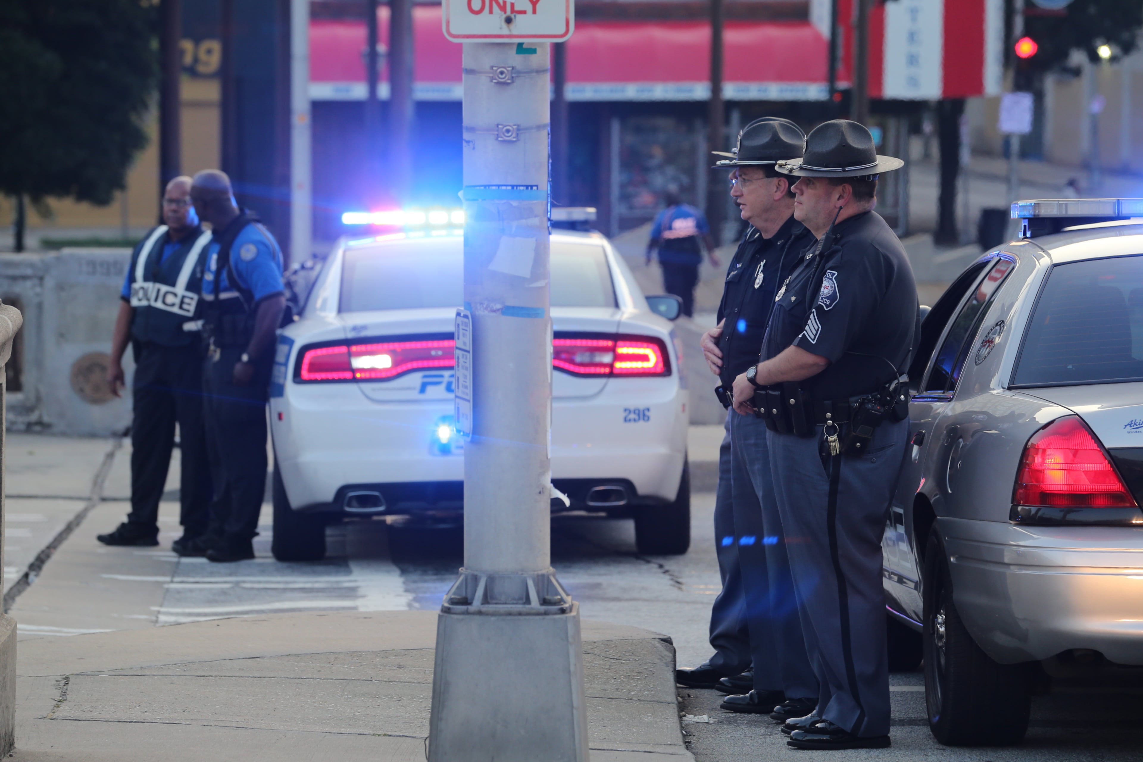 There was heavy police activity in the area of Underground Atlanta at daybreak Tuesday as officers investigated an apparent bomb threat. Police responded to a bomb threat call in the 100 block of Alabama Street around 4:30 am., according to police dispatch logs. JOHN SPINK/JSPINK@AJC.COM