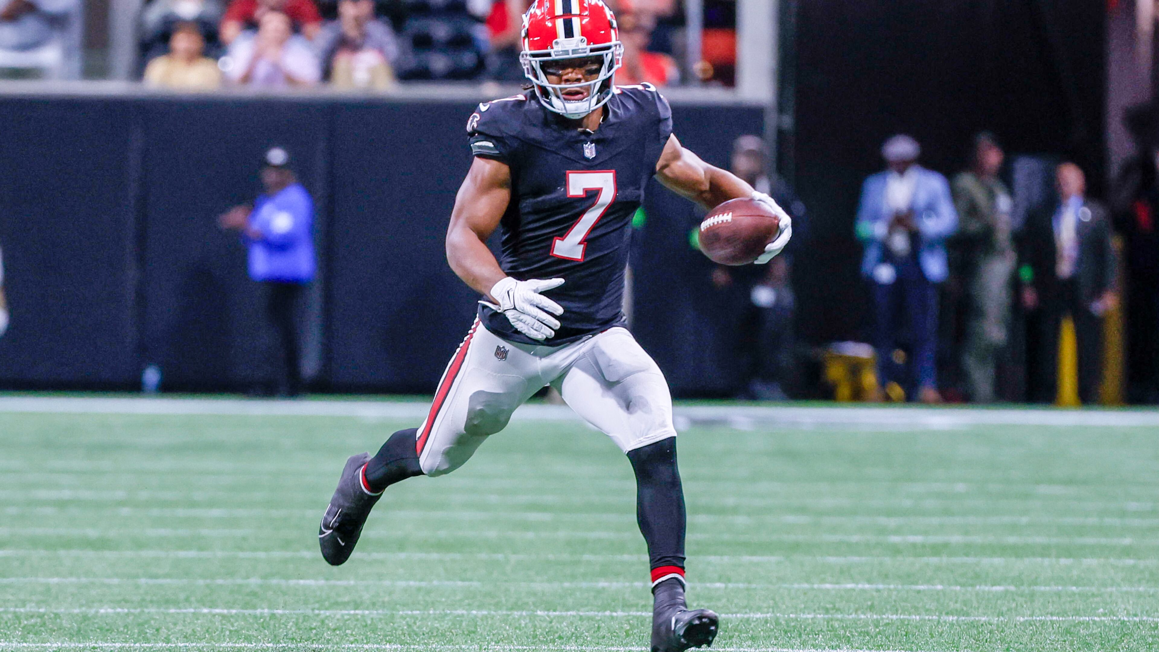 Bijan Robinson, shown here against the Washington Commanders, saw limited action in the 16-13 win over the Bucs. (Miguel Martinez/miguel.martinezjimenez@ajc.com)