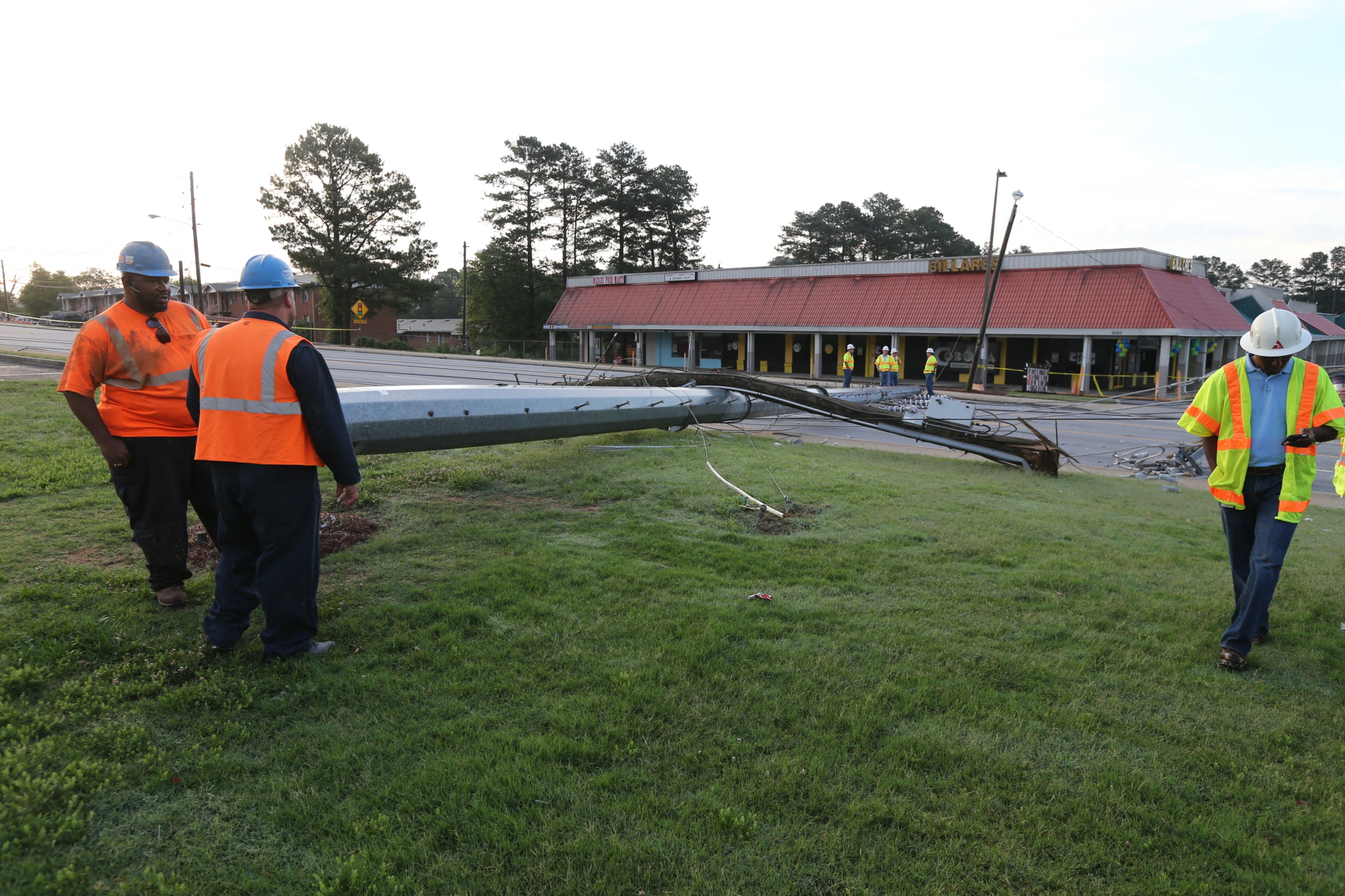 A major Gwinnett County road was blocked this morning after a huge power pole fell across the roadway. The metal utility pole came down onto Singleton Road before 6:30 a.m., blocking all lanes in both directions between Jimmy Carter Boulevard and Thompson Parkway. JOHN SPINK/JSPINK@AJC.COM