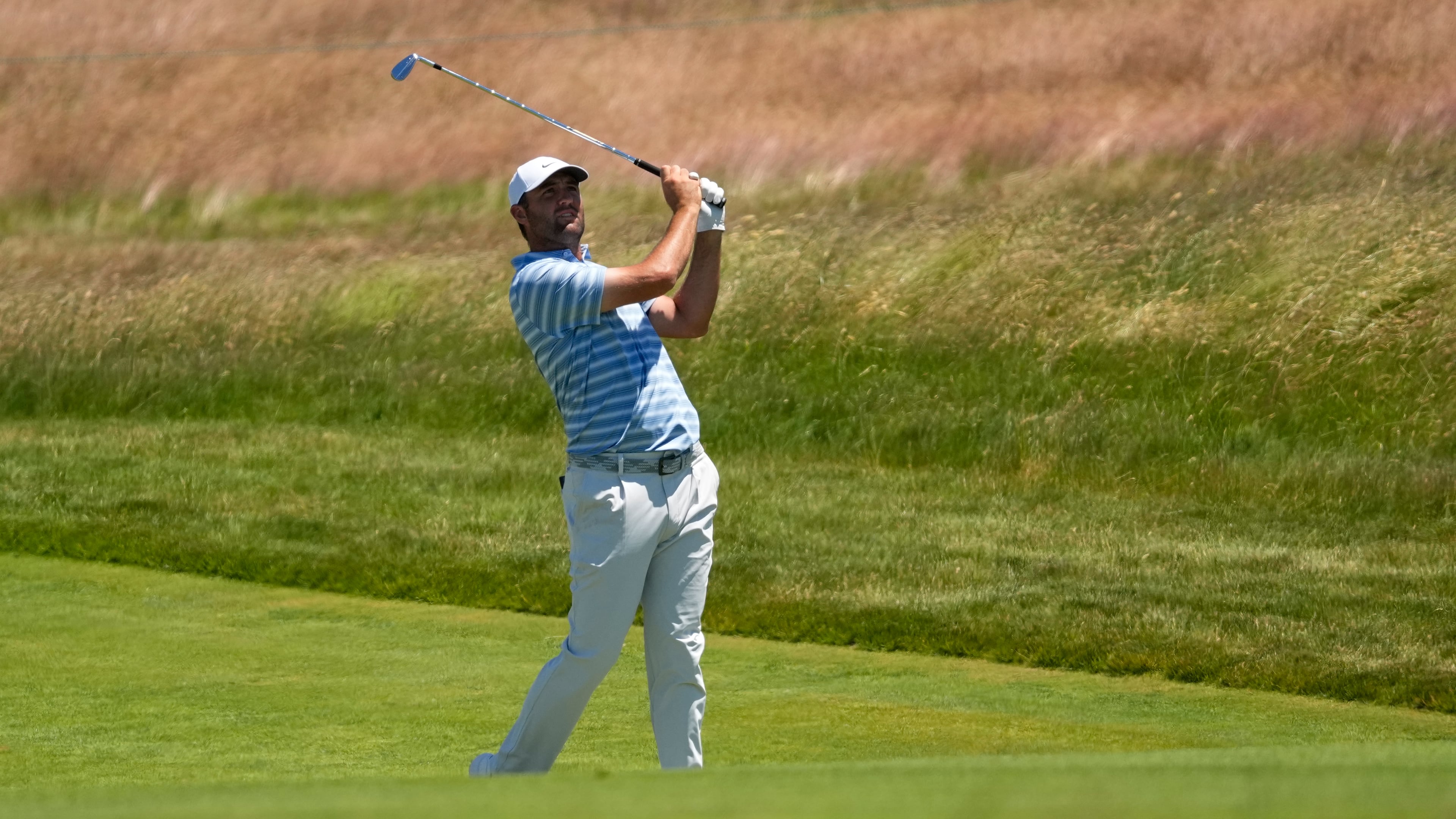 Scottie Scheffler watches his shot on the 13th hole during a practice round for the U.S. Open golf tournament at Shinnecock Hills Golf Club in Southampton, N.Y., Monday, June 15, 2026.(AP Photo/David J. Phillip)