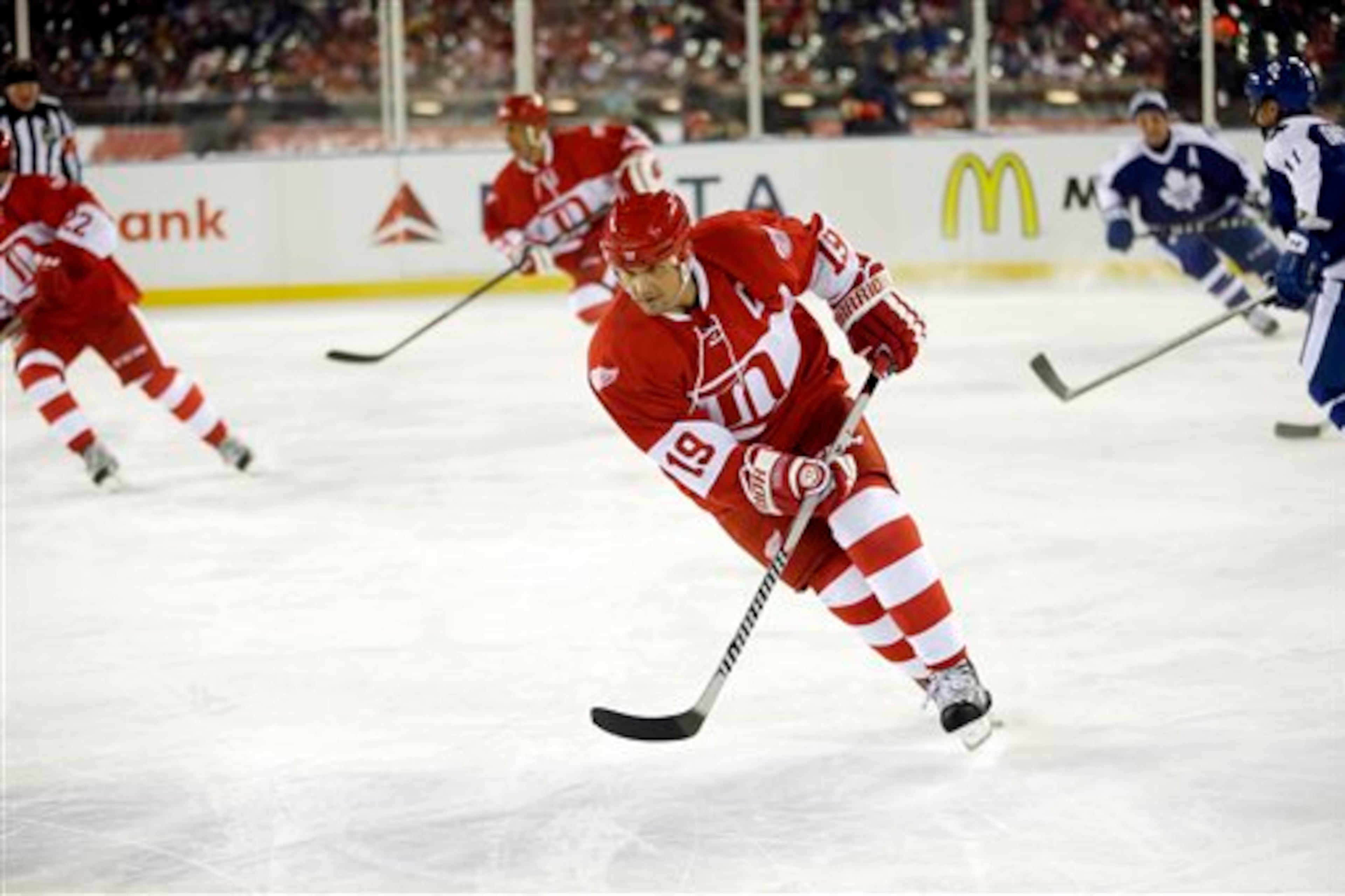 Detroit Red Wings forward Steve Yzerman skates during the second period of the Winter Classic Alumni outdoor NHL hockey game against the Toronto Maple Leafs at Comerica Park in Detroit, Tuesday, Dec. 31, 2013. (AP Photo/Carlos Osorio)