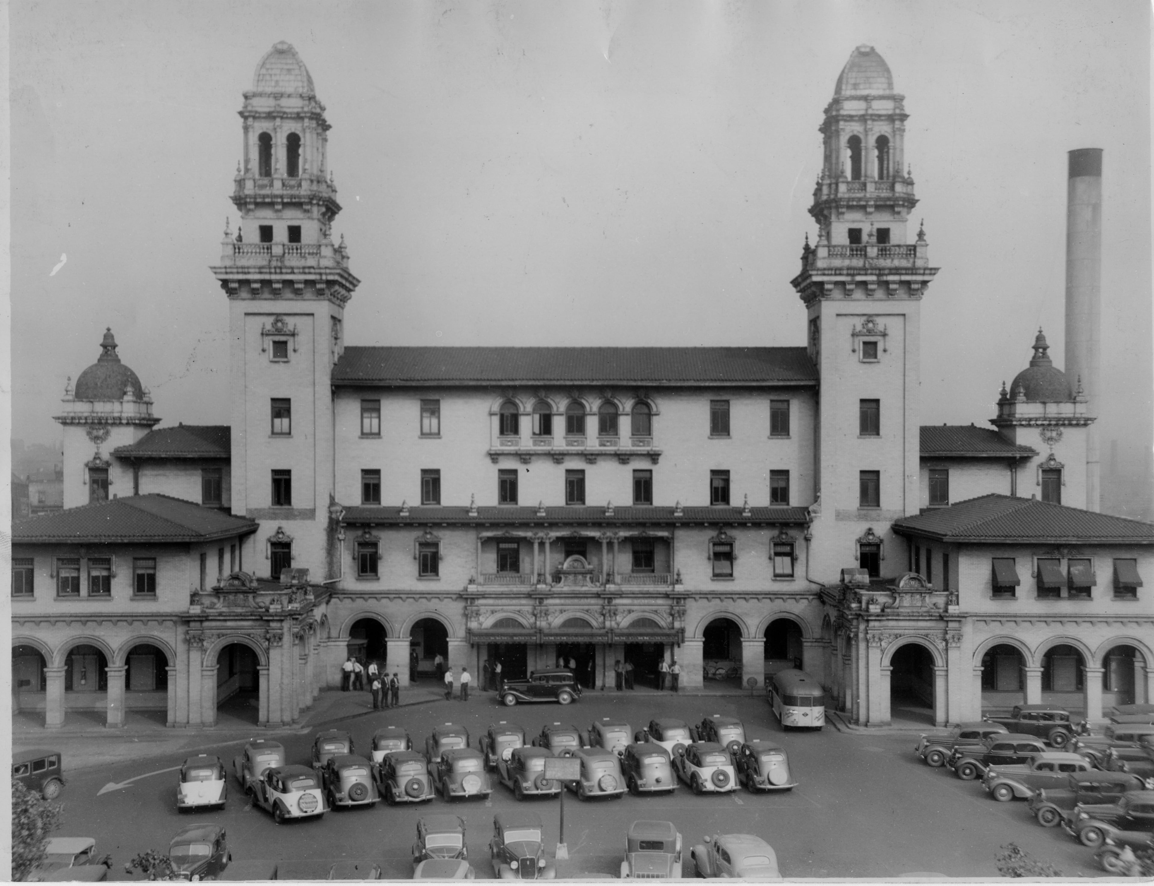 Opened 1905; rebuilt 1947, demolished 1972 -- By the time of its 1970 closing, Terminal Station had witnessed Atlanta change from a premier Southern railway hub in the early 20th century to a modern transportation mecca for air and interstate highway travel. The station, designed by architect P. Thornton Marye (Atlanta's Fox Theater and Capital City Club), exuded a grandiosity that was meant to impress rail travelers on their way south for business or pleasure. In the 1920s, the Atlanta Convention Bureau claimed that Terminal Station was served by 86 trains per day. When the Southern Railway moved its Atlanta stop to Brookwood Station in 1970 (now Atlanta's Amtrak station), Terminal Station was shuttered permanently. One old platform along downtown Atlanta's "Gulch" area is all that remains of the station.