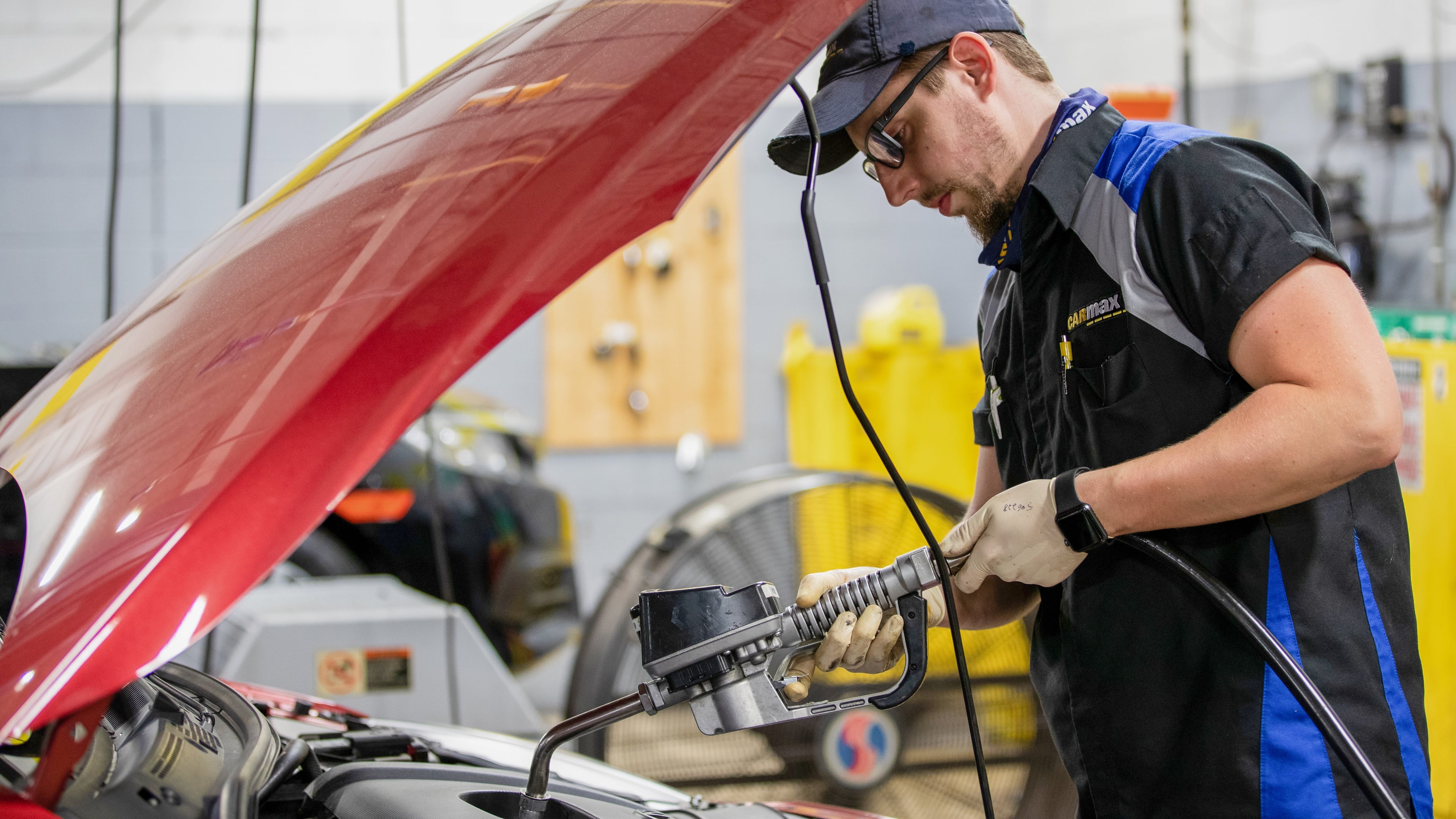 A technician at CarMax , which has said it plans to hire 100 techniciains for a new reconditioning center in Carrollton. The company aims at people buying used cars.