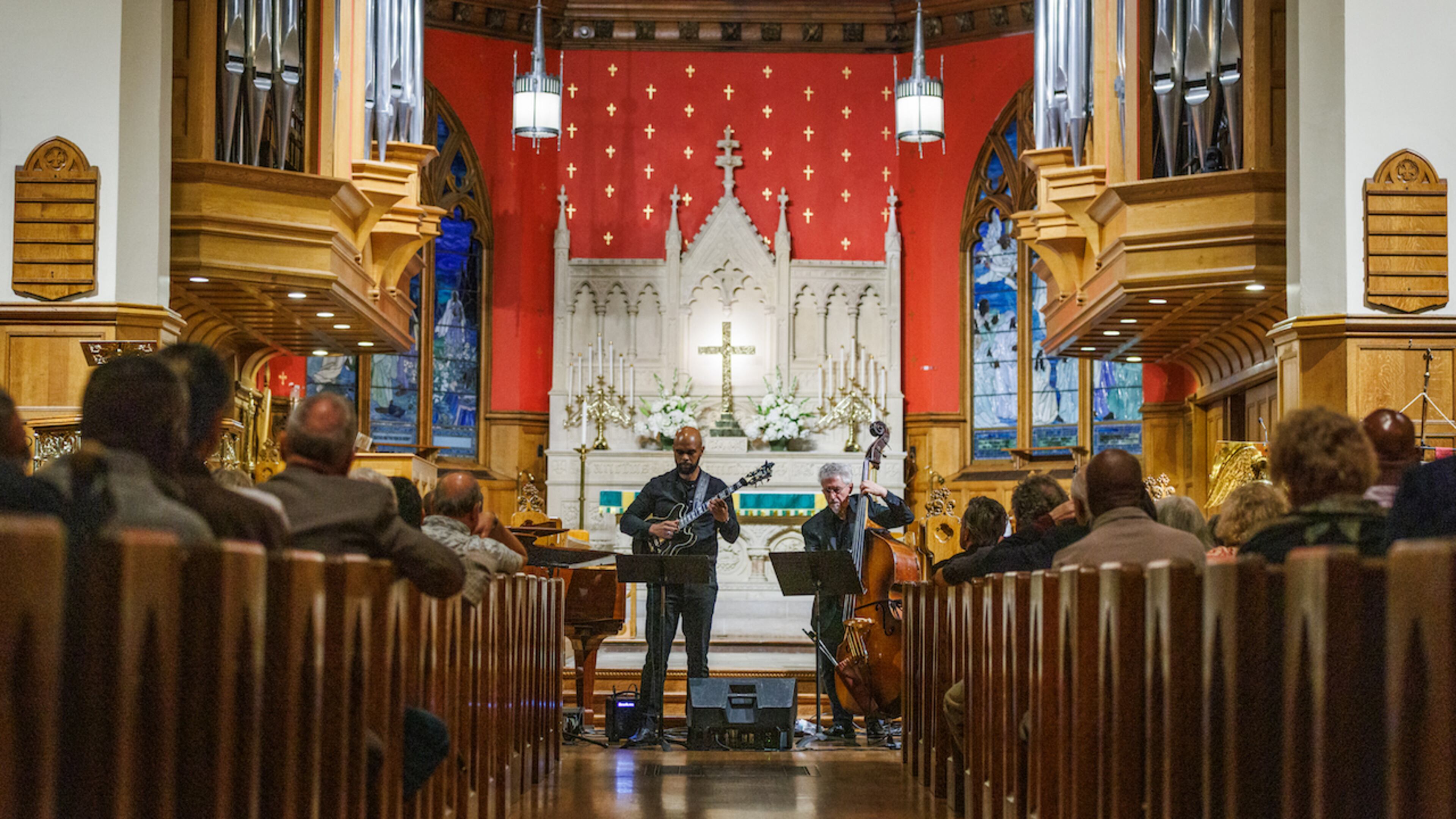 Rod Harris, Jr. (left) on guitar and Andy Eulau on bass at All Saints’ Episcopal.