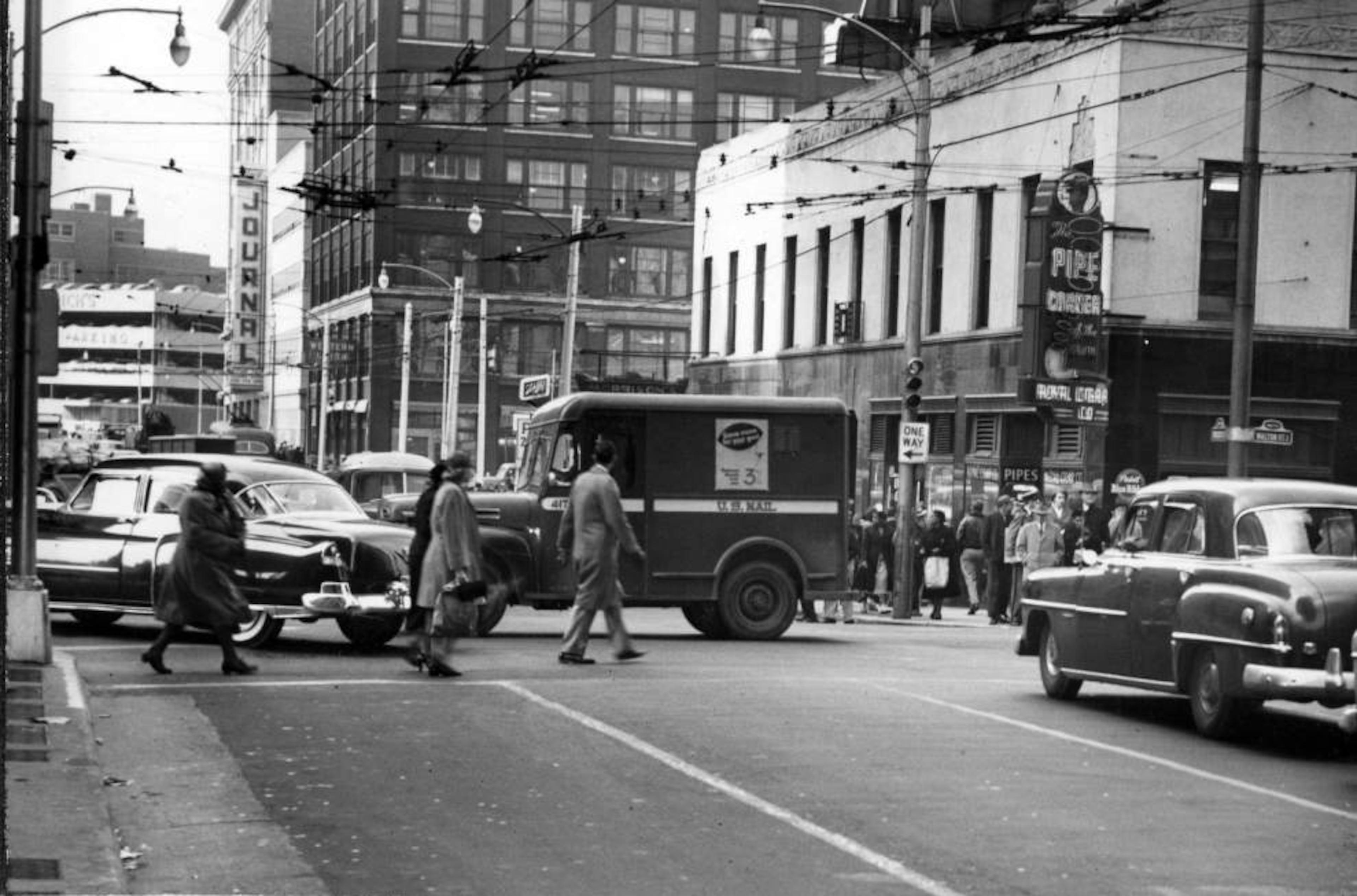 In this January 1953 photo of Forsyth and Walton streets, you can see that some of those buildings are still standing today.