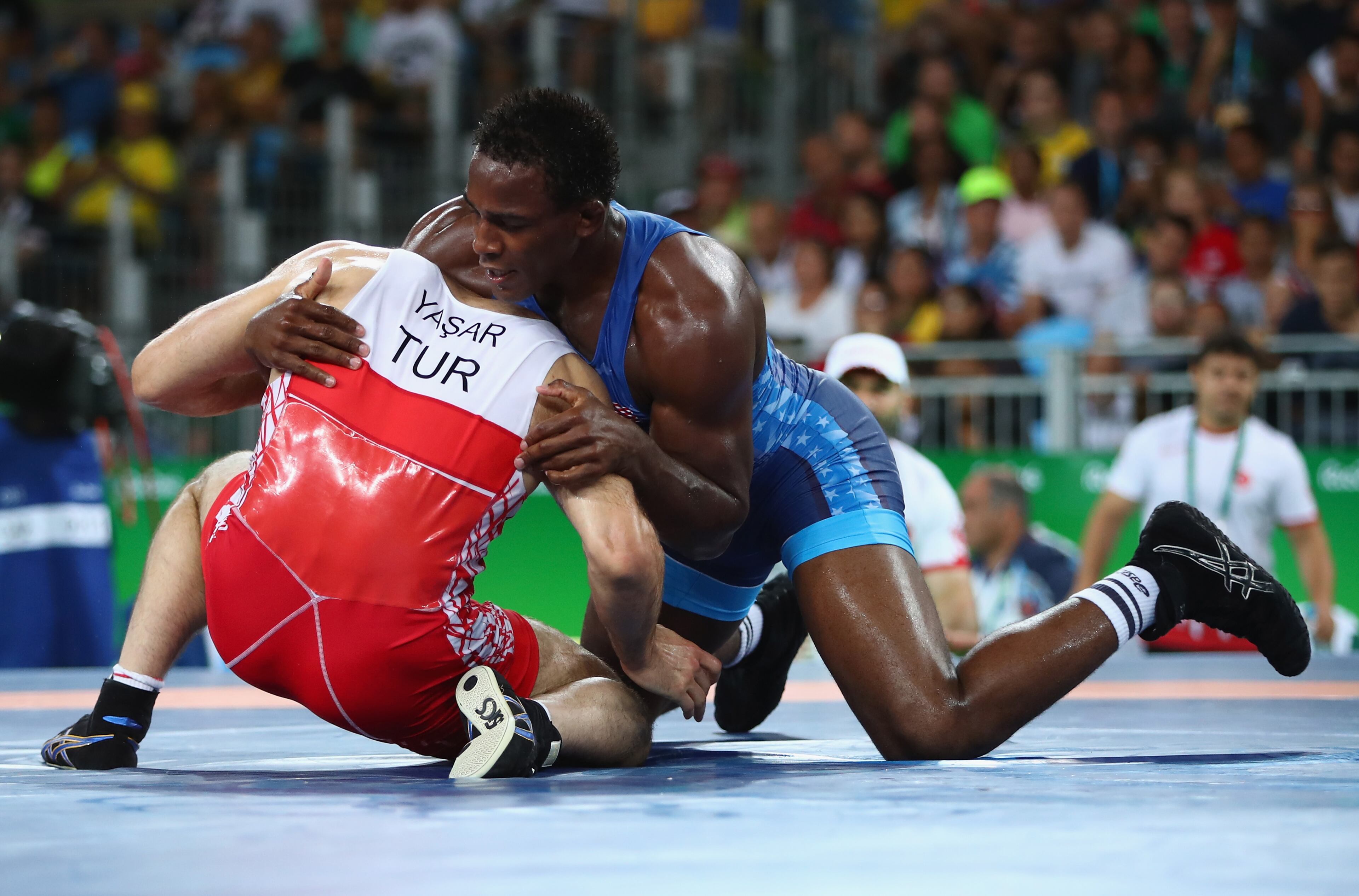 RIO DE JANEIRO, BRAZIL - AUGUST 20: Selim Yasar of Turkey in action with Michael Thory Cox J'den of the United States in the mens freestyle 86kg on Day 15 of the Rio 2016 Olympic Games at Carioca Arena 2 on August 20, 2016 in Rio de Janeiro, Brazil. (Photo by Clive Brunskill/Getty Images)
