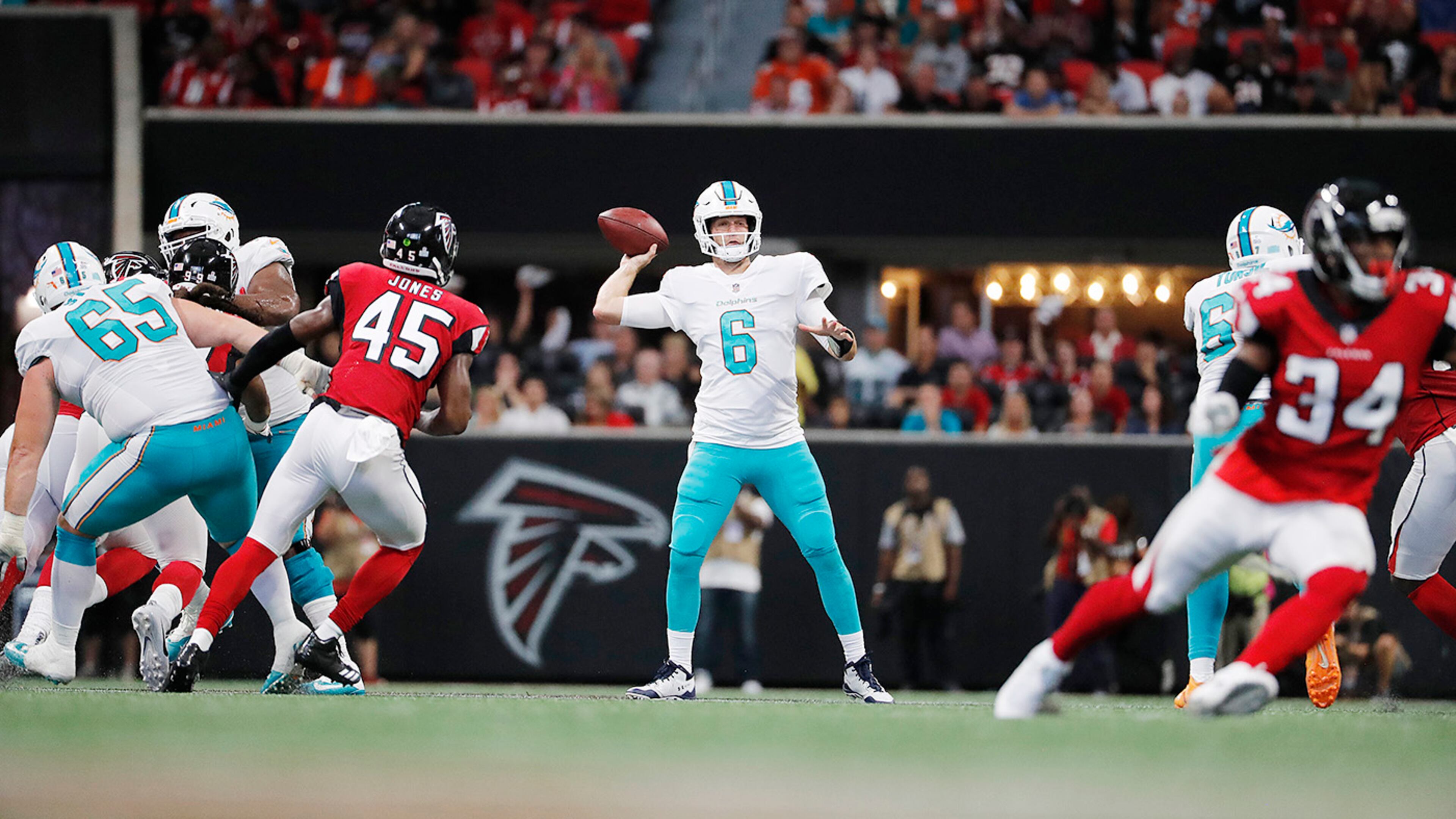 Miami Dolphins quarterback Jay Cutler (6) works against the Atlanta Falcons during the first half of an NFL football game, Sunday, Oct. 15, 2017, in Atlanta. (AP Photo/David Goldman)