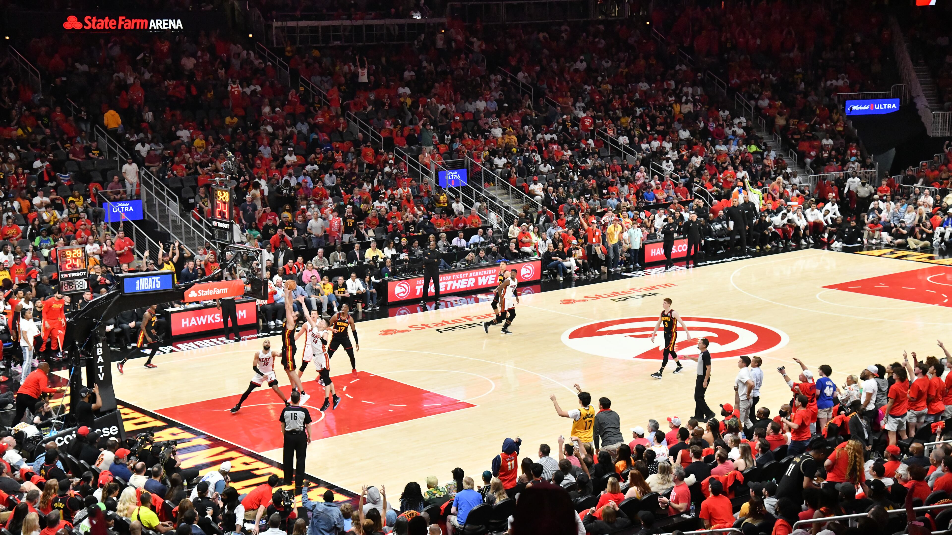 April 24, 2022 Atlanta - during the first half in Game 4 of the first round of the NBA playoffs at State Farm Arena on Sunday, April 224, 2022.(Hyosub Shin / Hyosub.Shin@ajc.com)