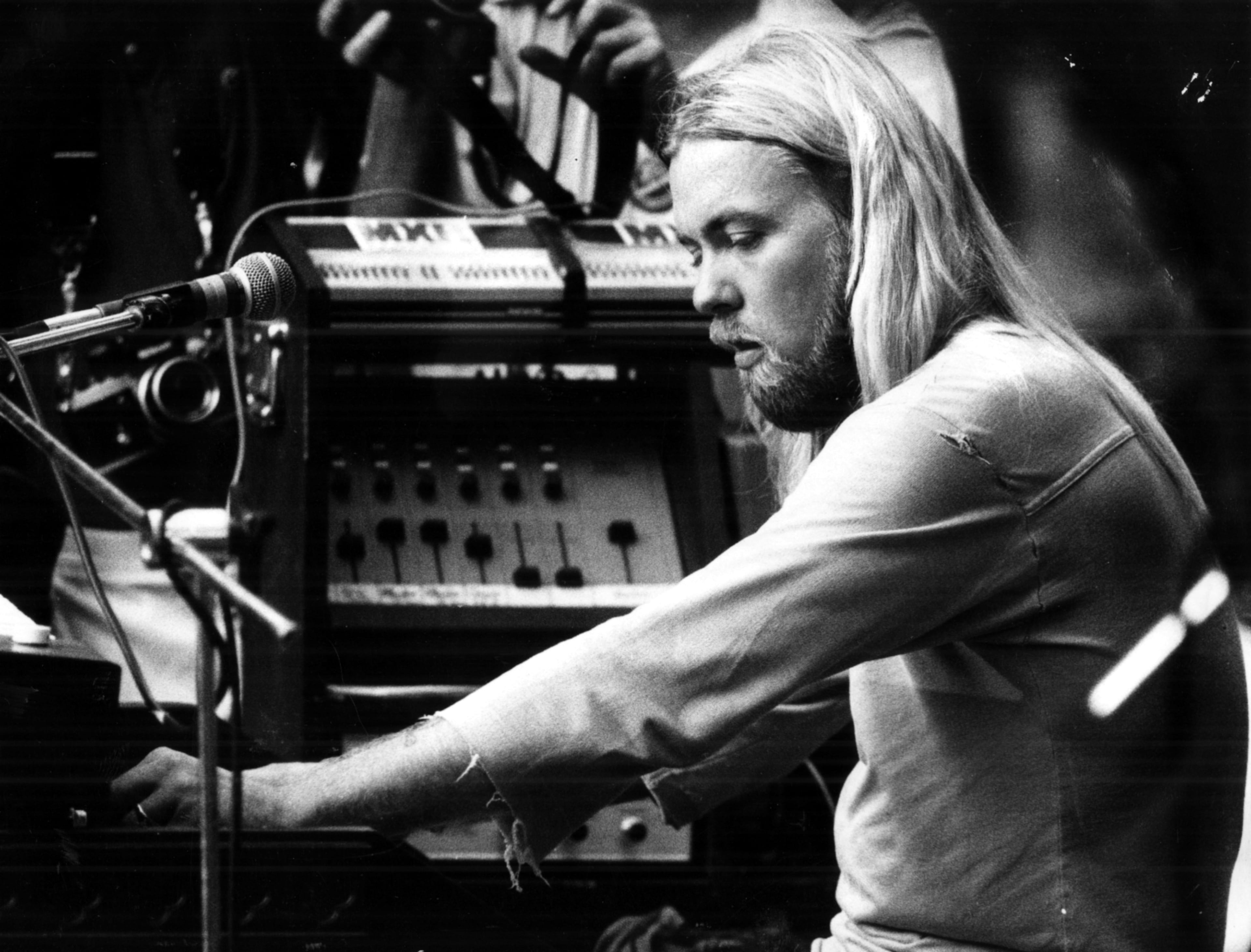Gregg Allman plays the organ at a Macon concert on Aug. 24, 1978. (Jerome McClendon/AJC staff)