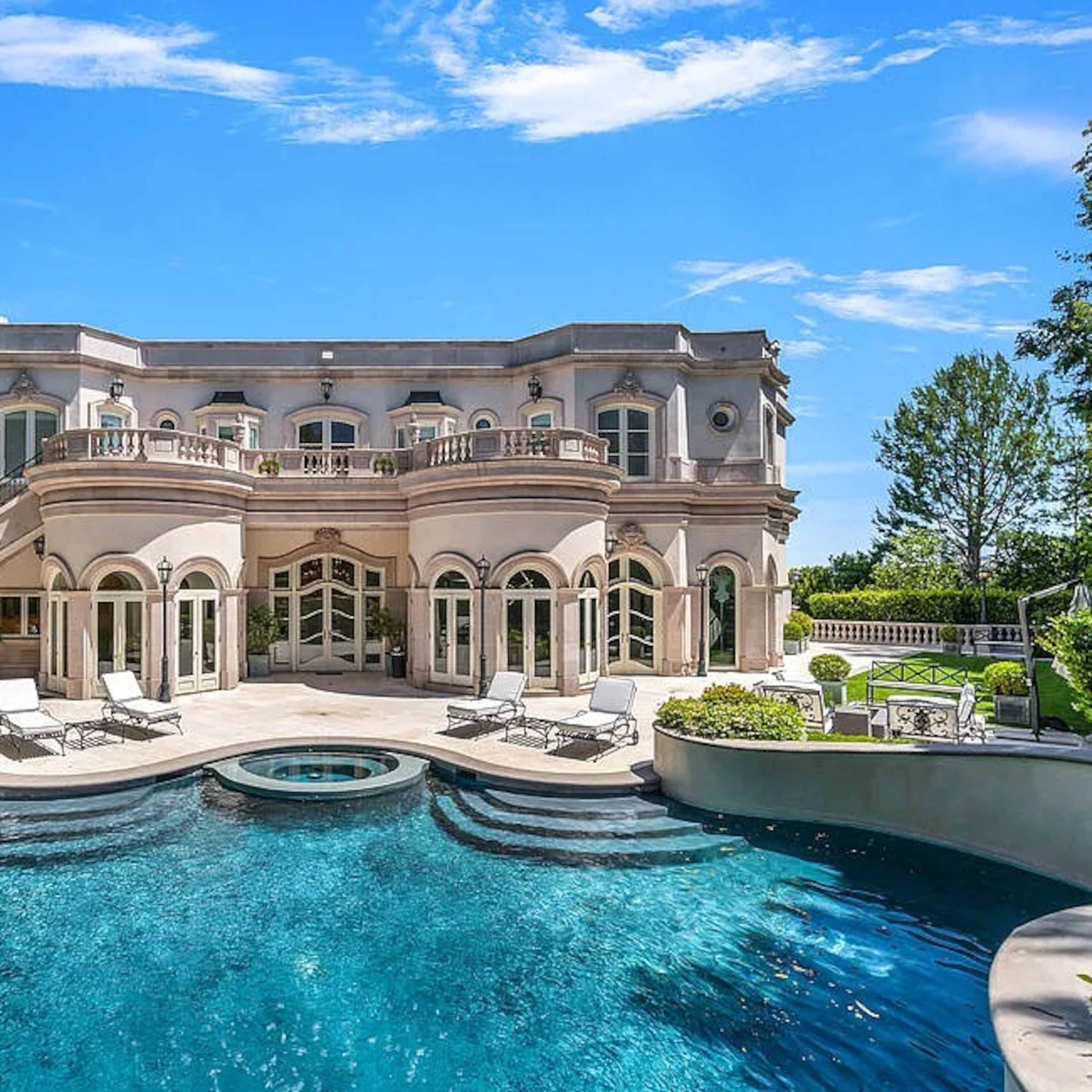 Mariah Carey invites fans to vacation in her Beverly Hills palace